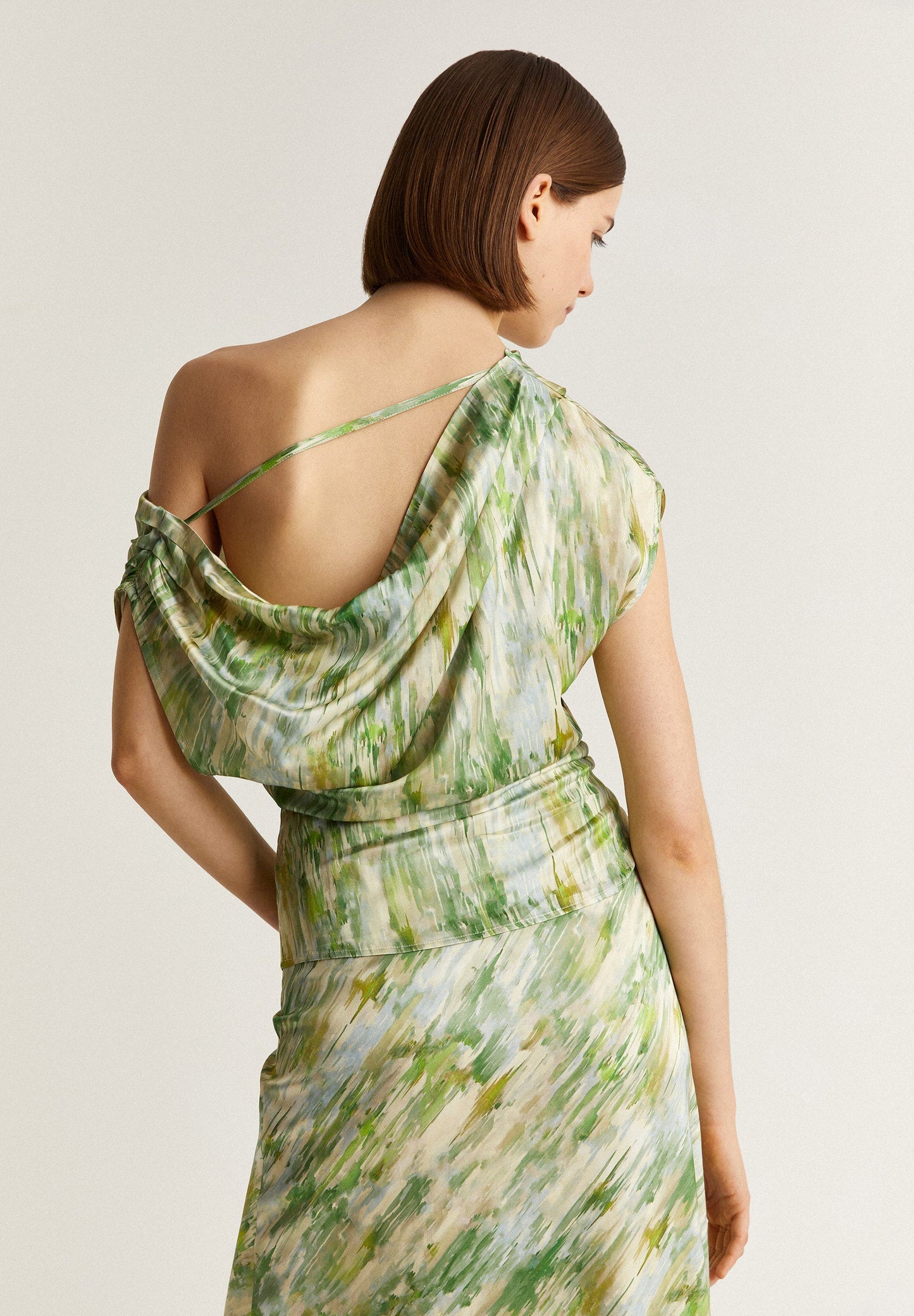 GATHERED ASYMMETRIC TOP