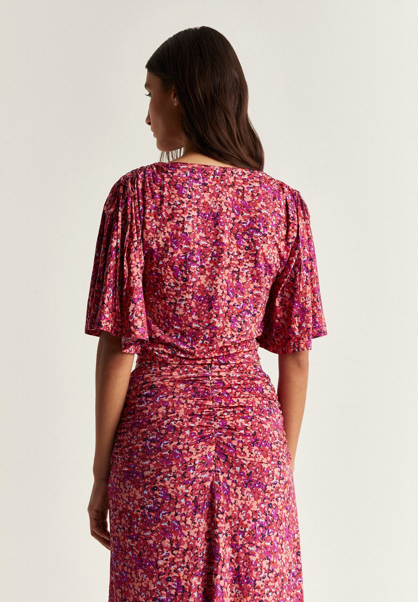 TOP WITH DRAWSTRING DETAIL ON THE SHOULDER