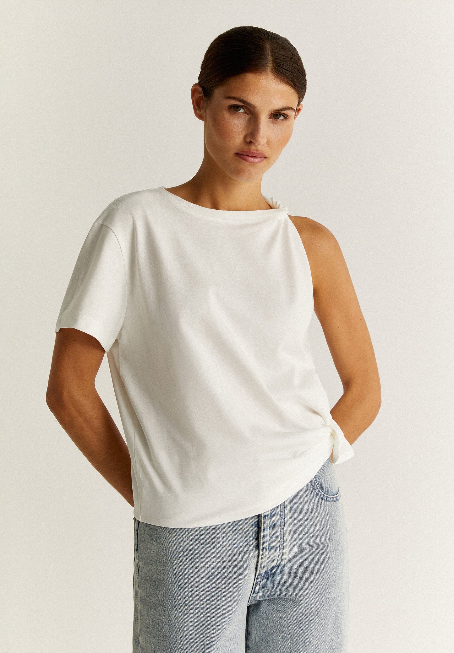 T-SHIRT WITH SHOULDER KNOT DETAIL