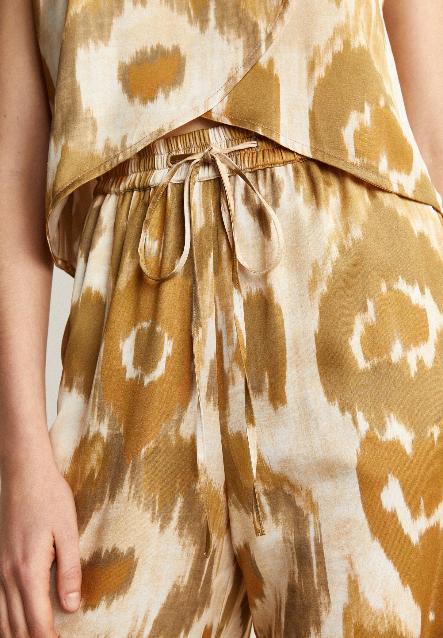 FLOWING ANIMAL PRINT TROUSERS