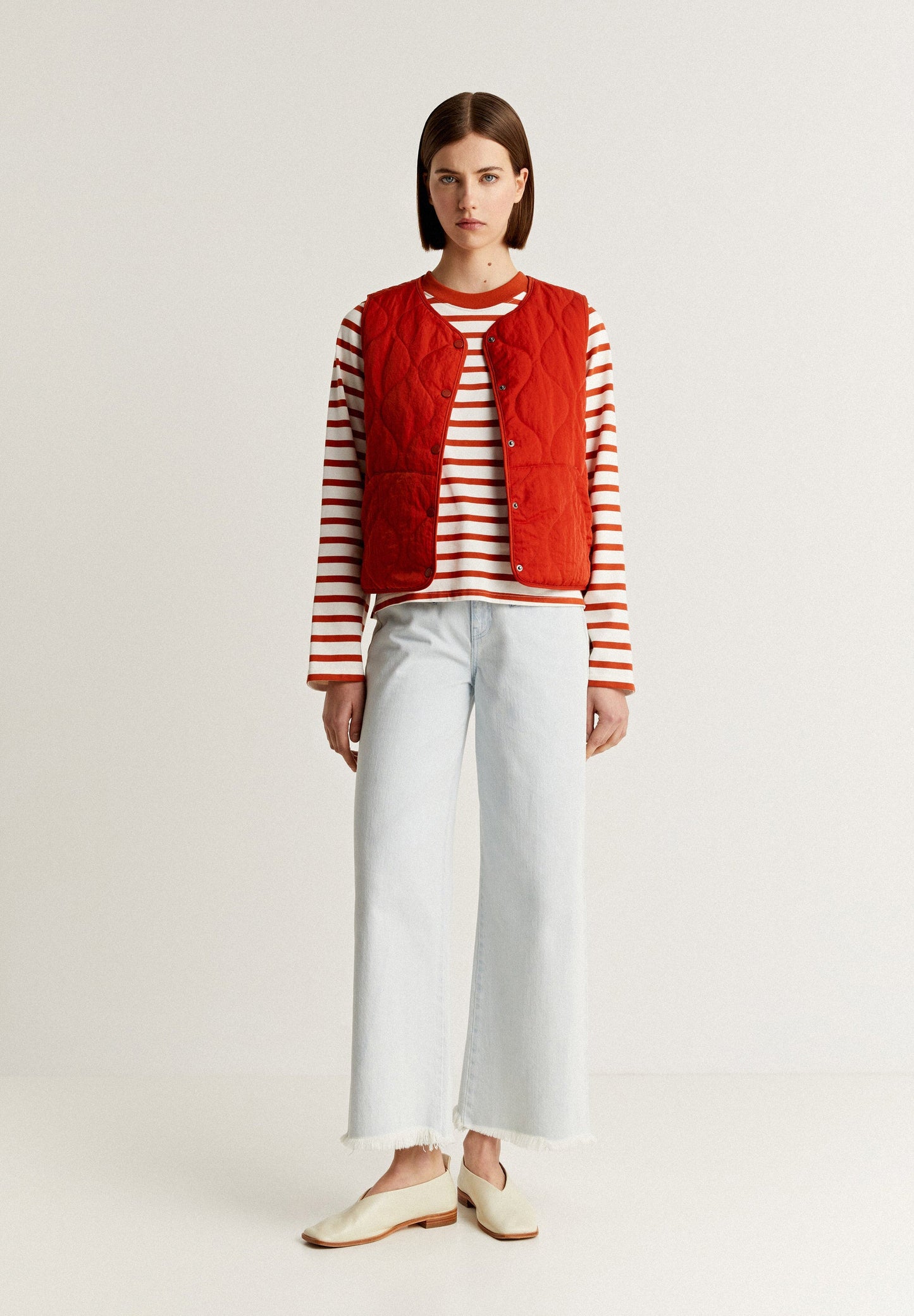 PUFFER VEST WITH ROUND COLLAR