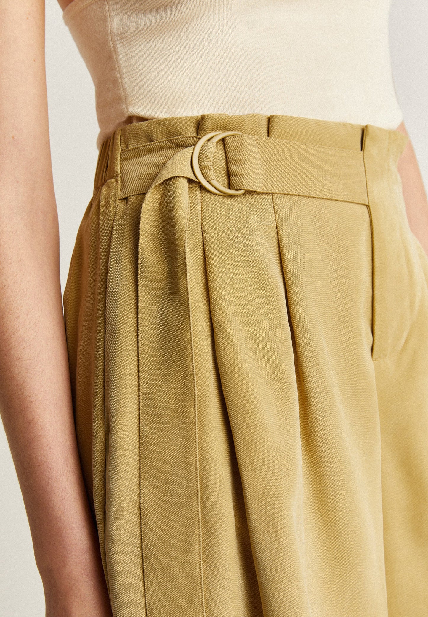TENCEL BERMUDA SHORTS WITH BELT DETAIL