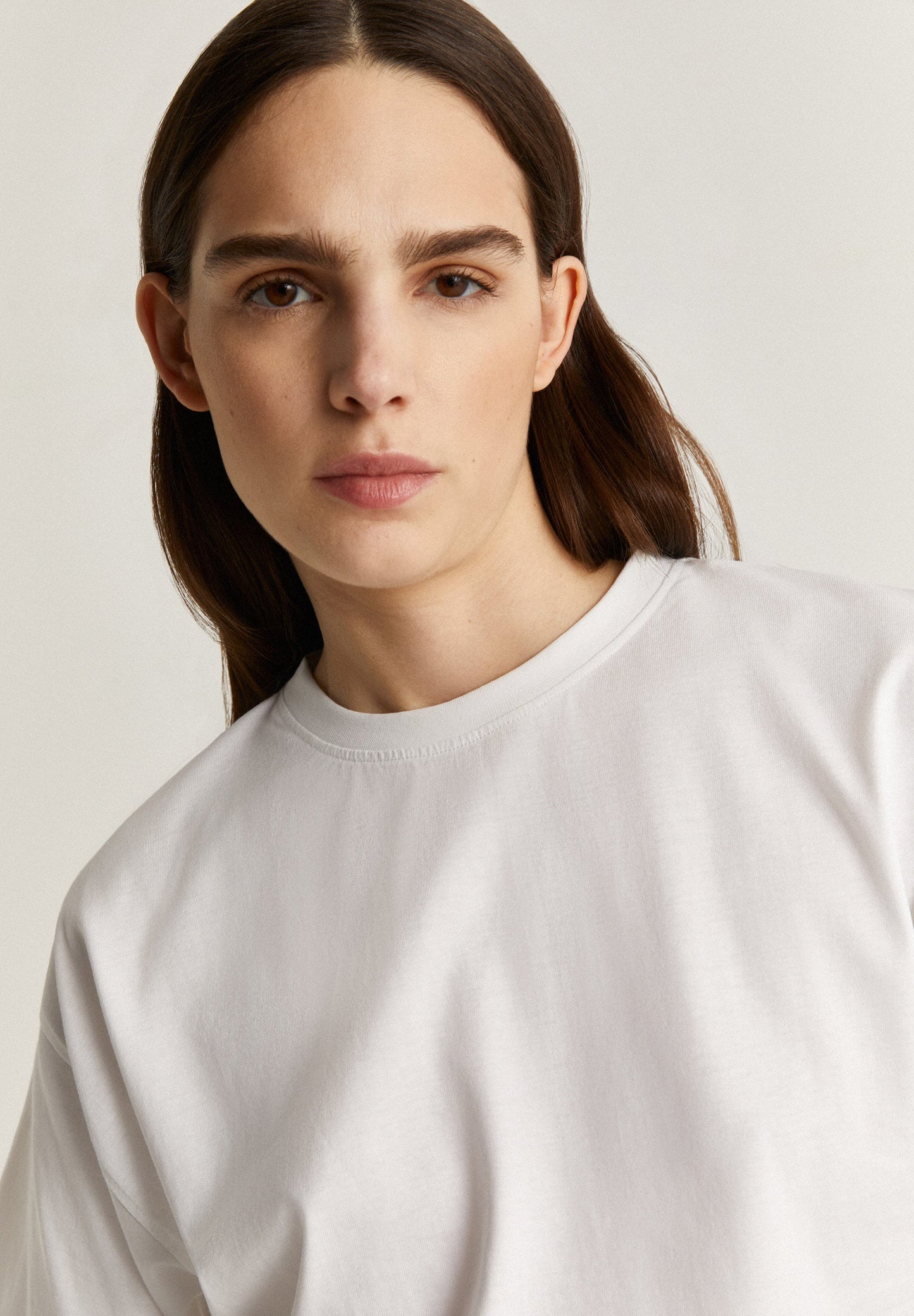 ASYMMETRIC HEM T-SHIRT