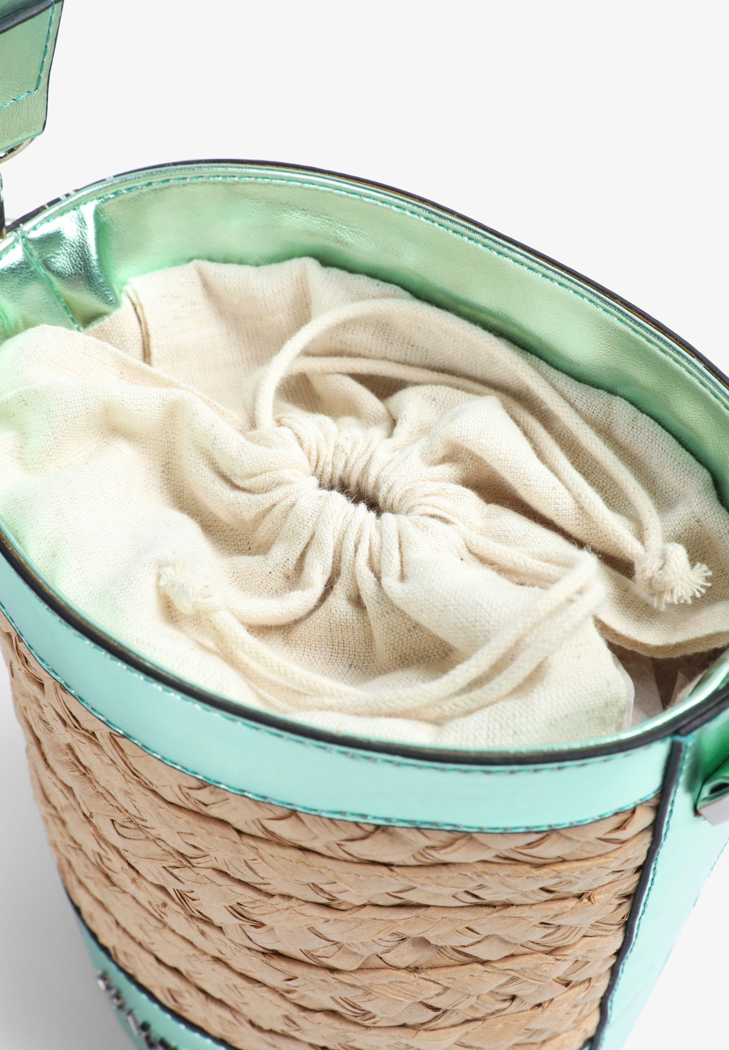 RAFFIA BUCKET BAG WITH METALLIC DETAIL