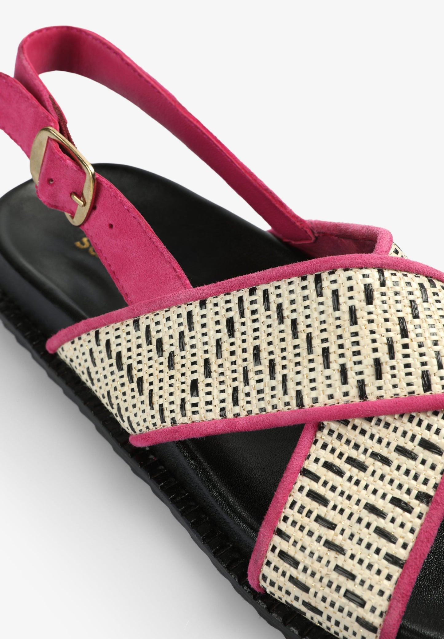 FLAT CRISS-CROSS SANDALS