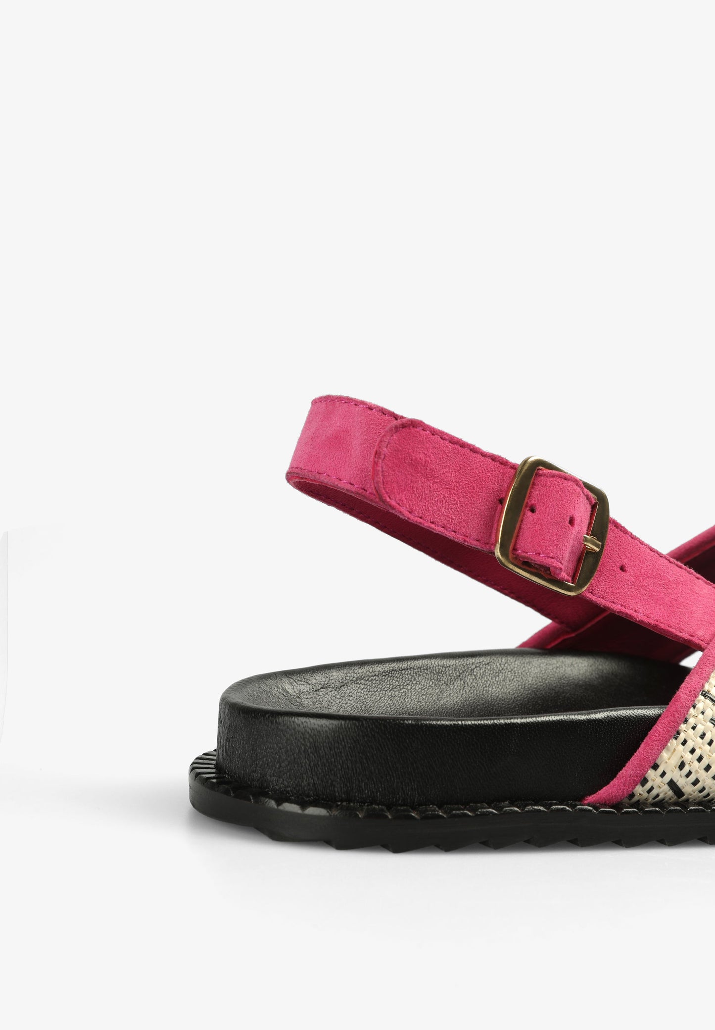 FLAT CRISS-CROSS SANDALS
