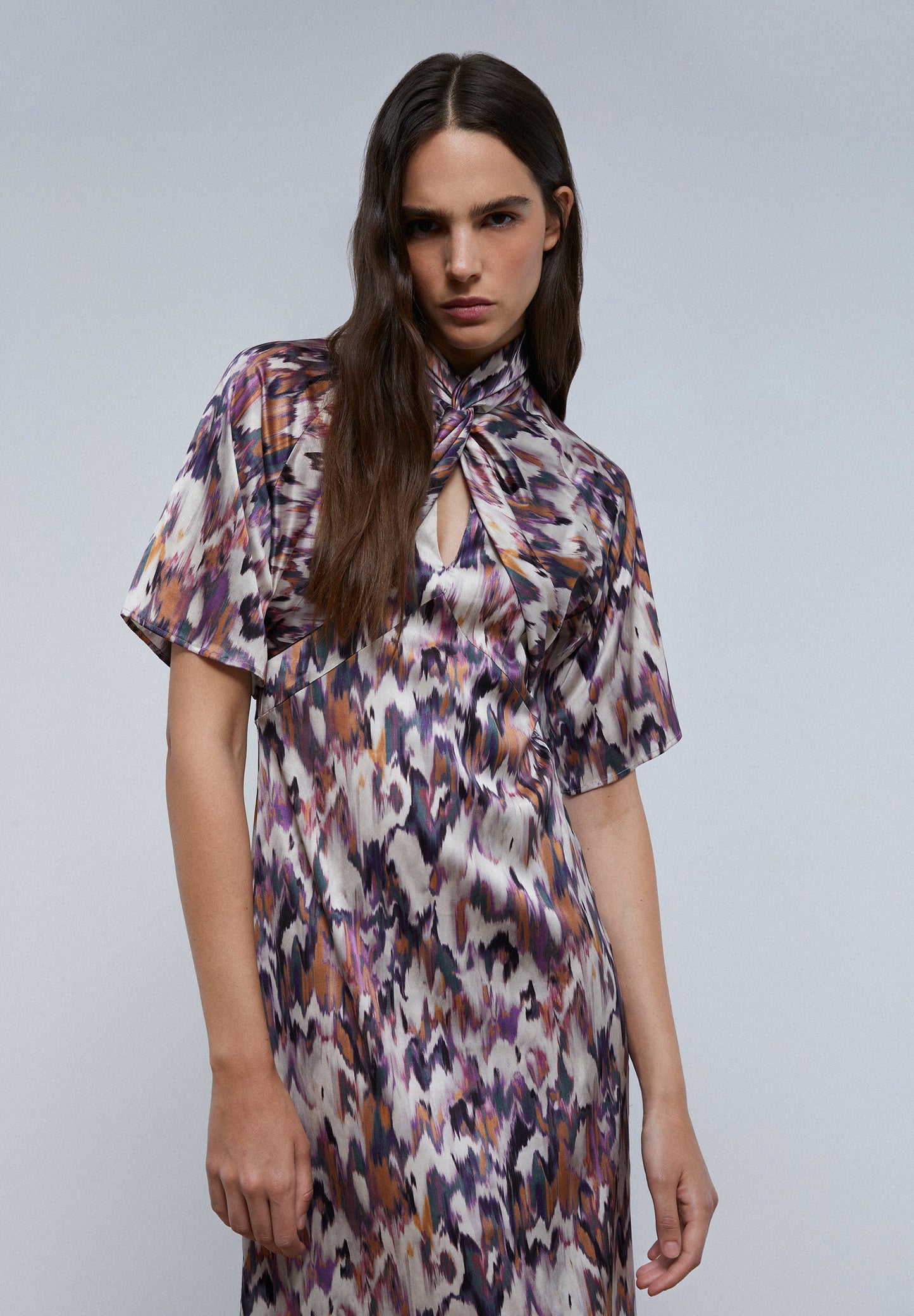 PRINT DRESS WITH KNOT ON THE NECKLINE