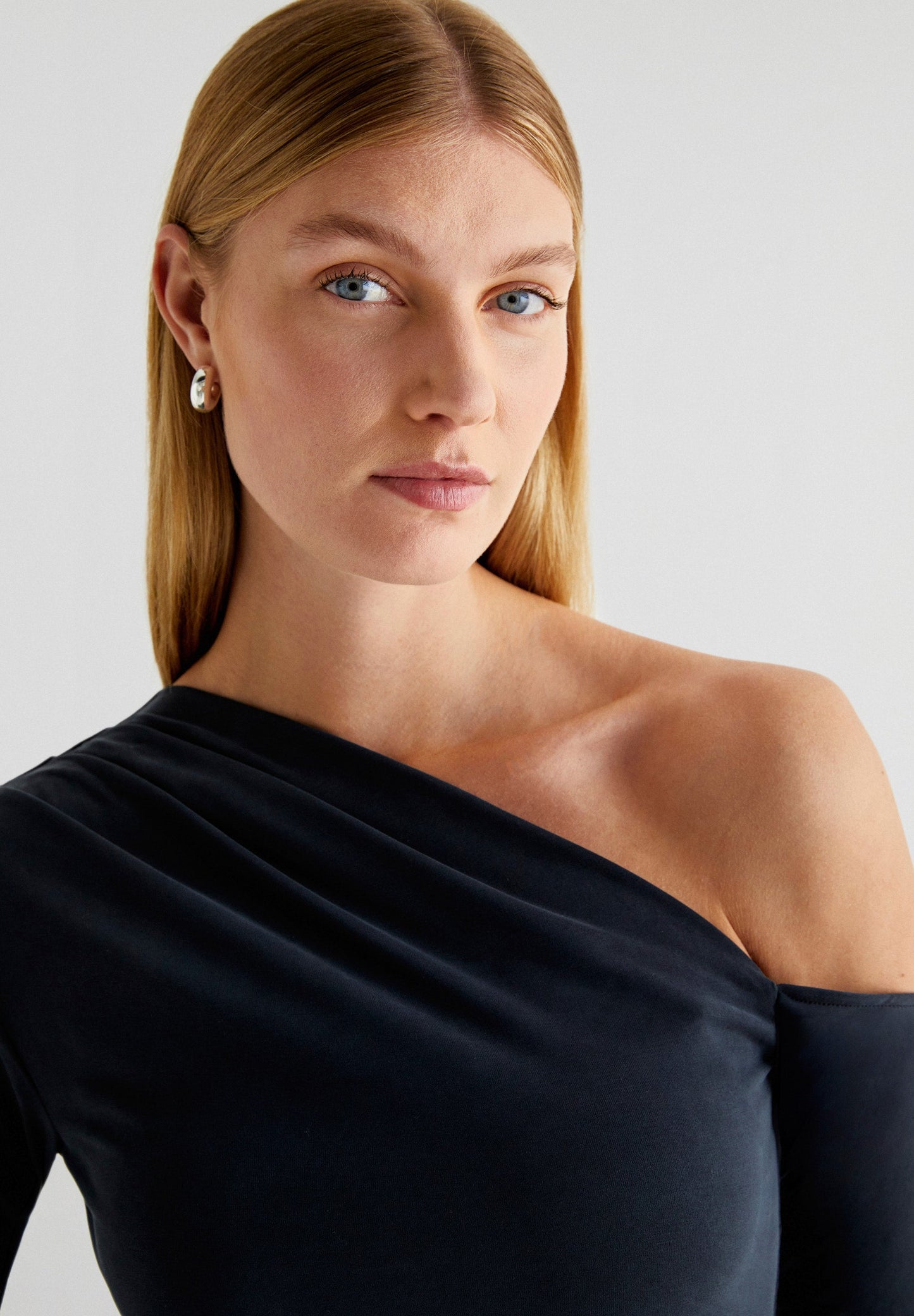 ASYMMETRIC NECKLINE DRESS