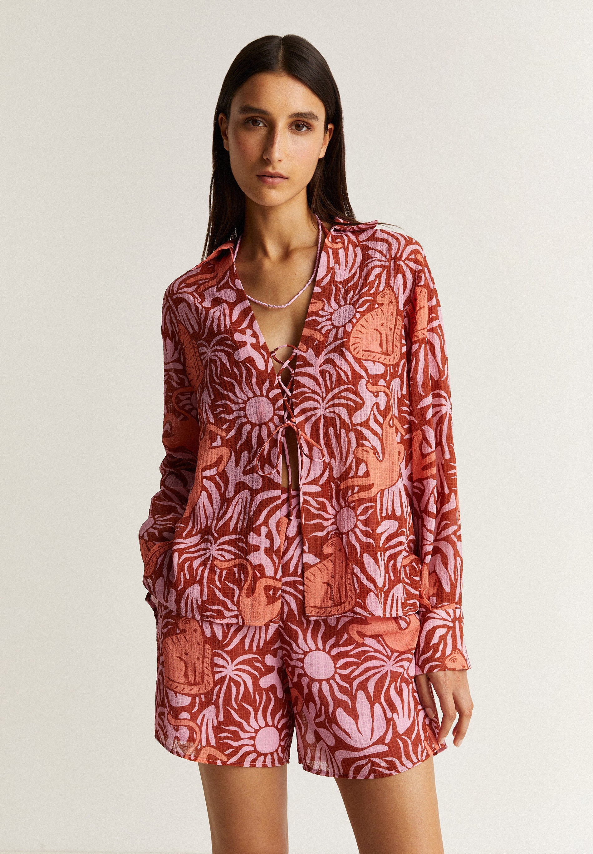 PRINTED T-SHIRT WITH BOW FASTENING