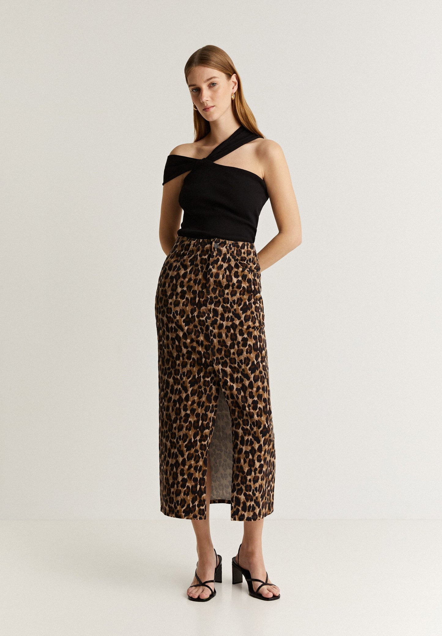 TOP WITH KNOT DETAIL