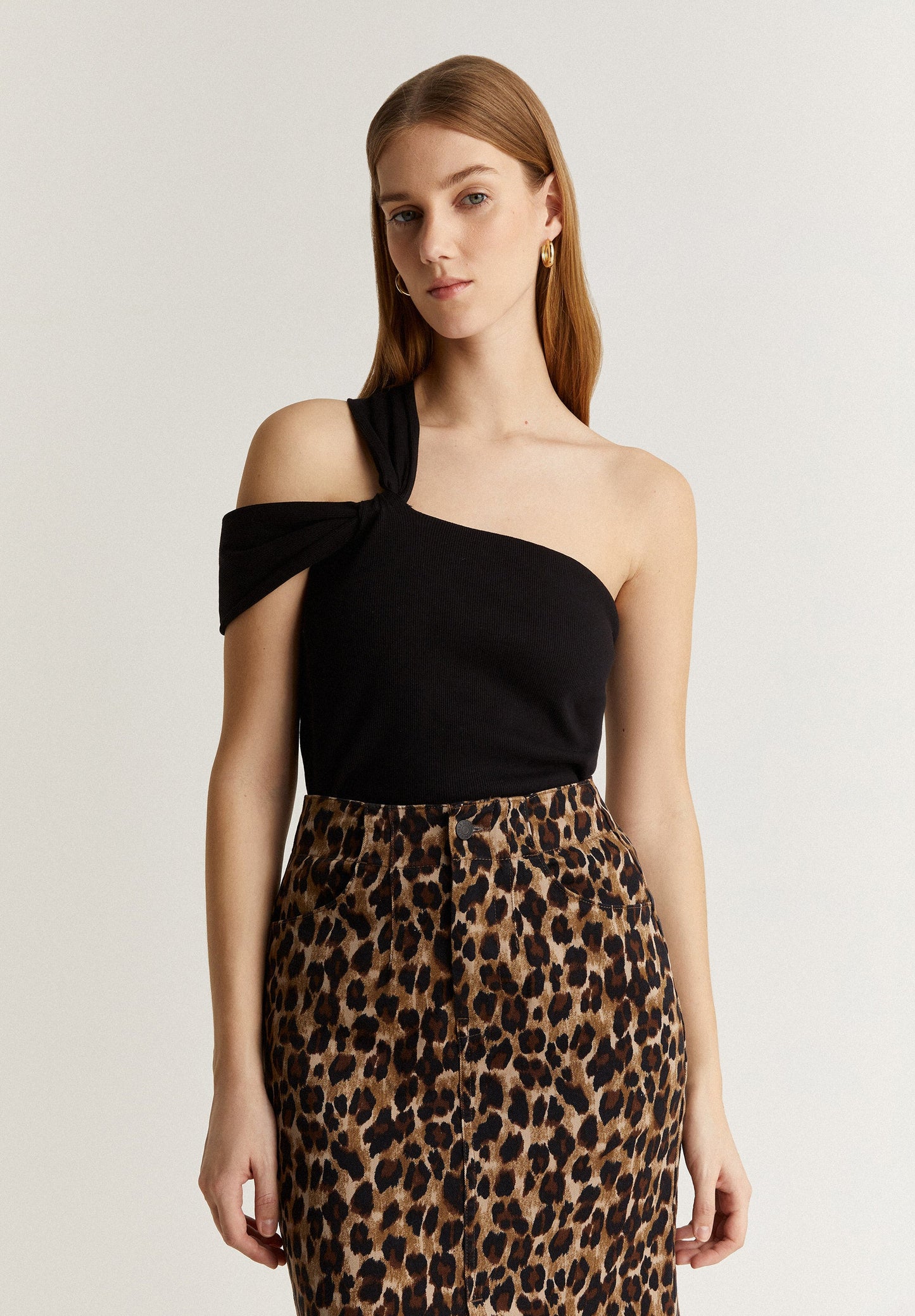 TOP WITH KNOT DETAIL