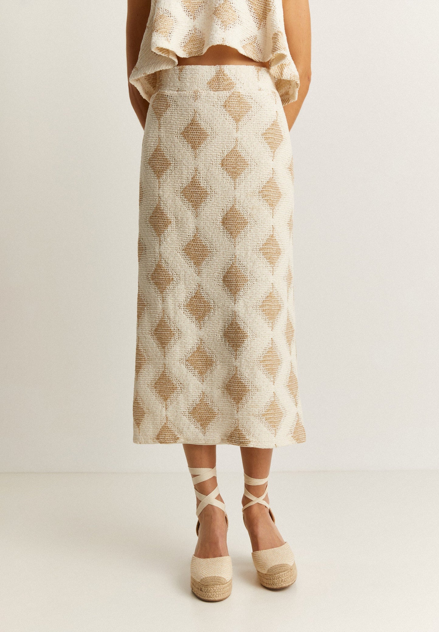 DIAMOND TEXTURED WEAVE KNIT MIDI SKIRT