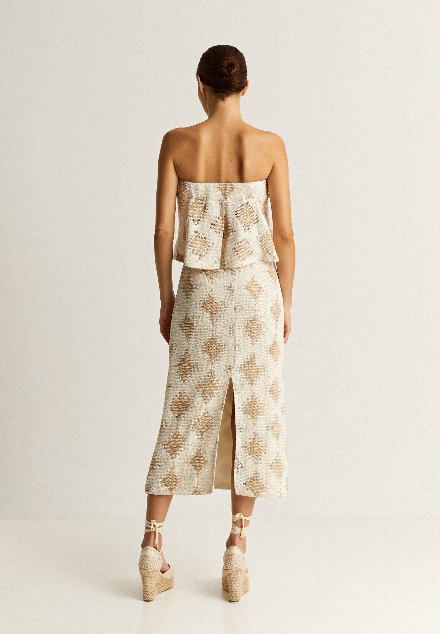 DIAMOND TEXTURED WEAVE KNIT MIDI SKIRT