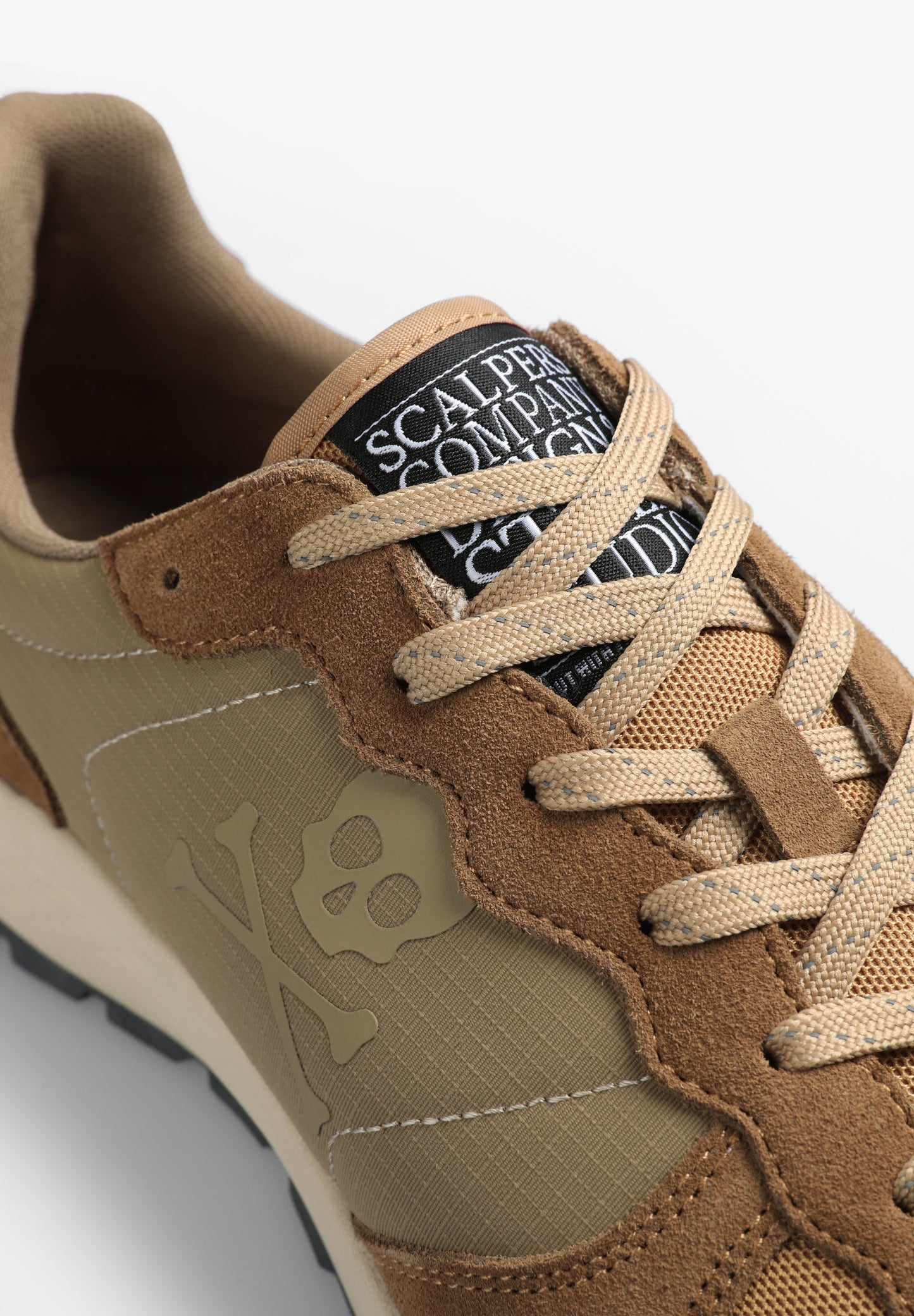 SNEAKERS WITH REFLECTIVE DETAILS