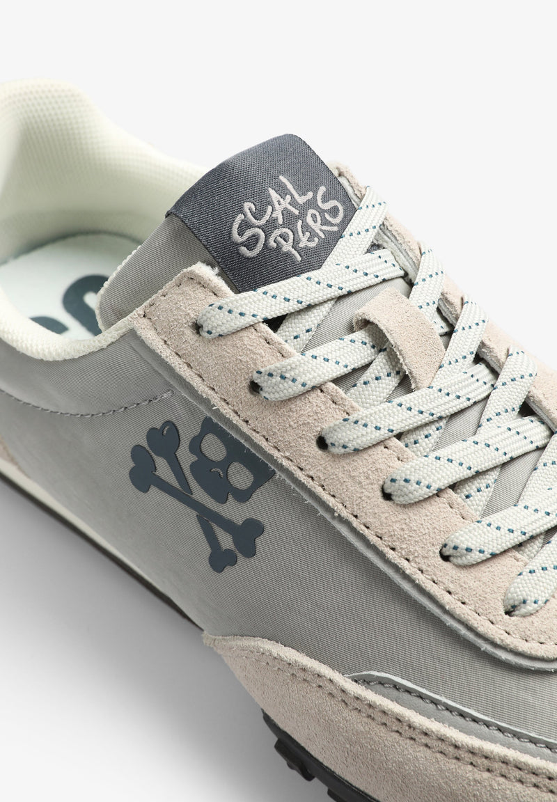 LOW SNEAKERS WITH SKULL PRINT