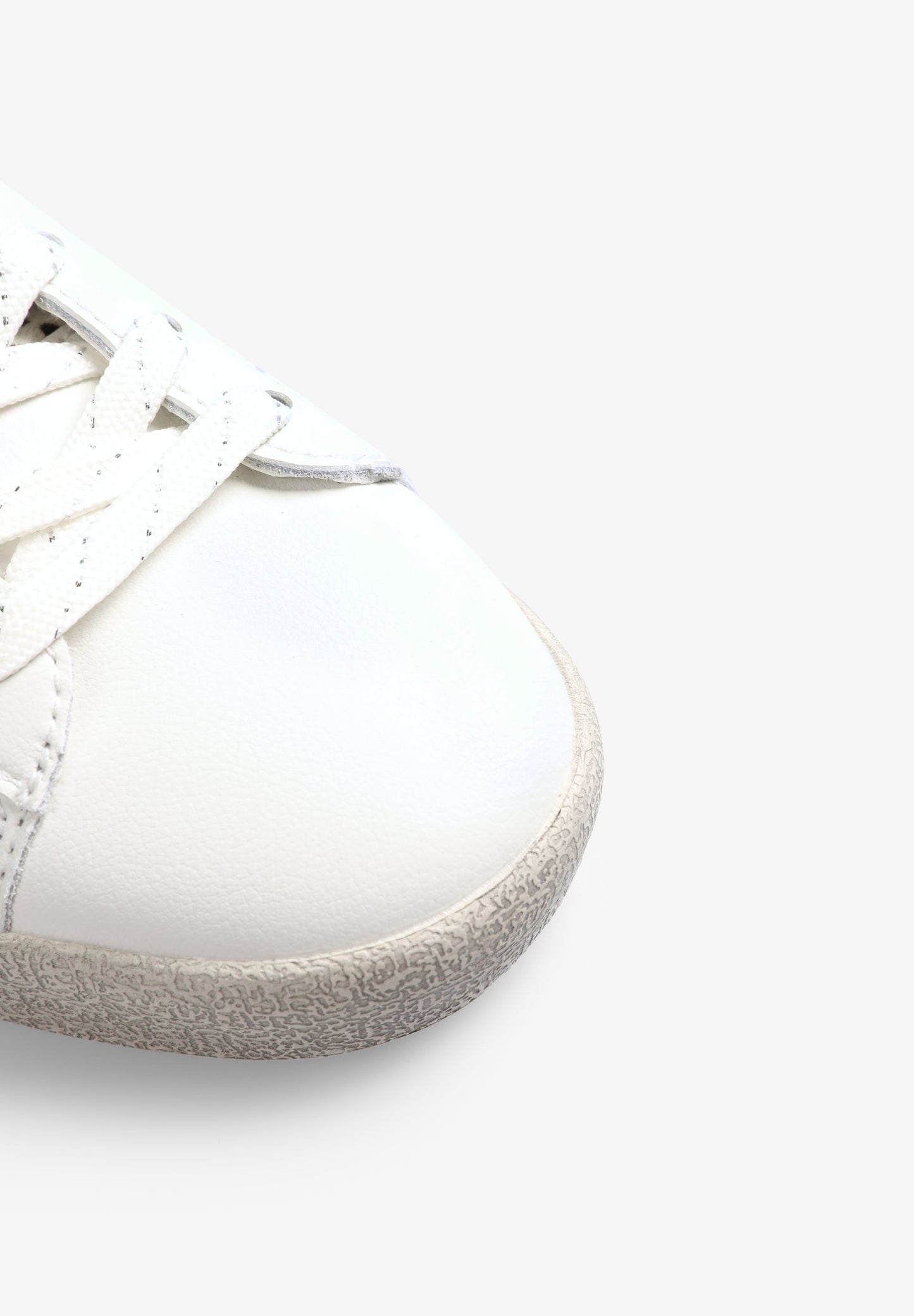 LOW TOP SNEAKERS WITH ANIMAL PRINT DETAIL