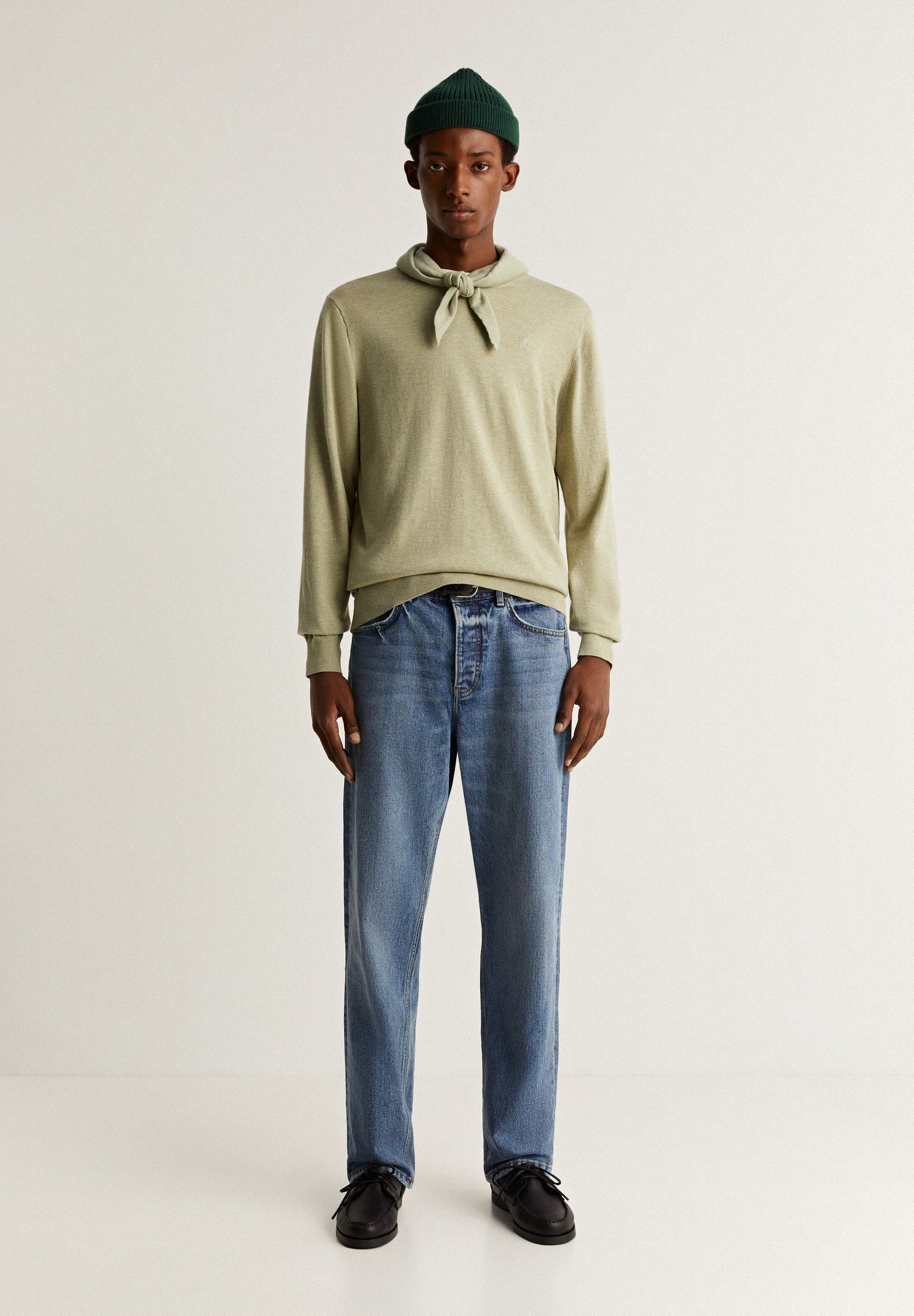 ROUND NECK SWEATER WITH SKULL