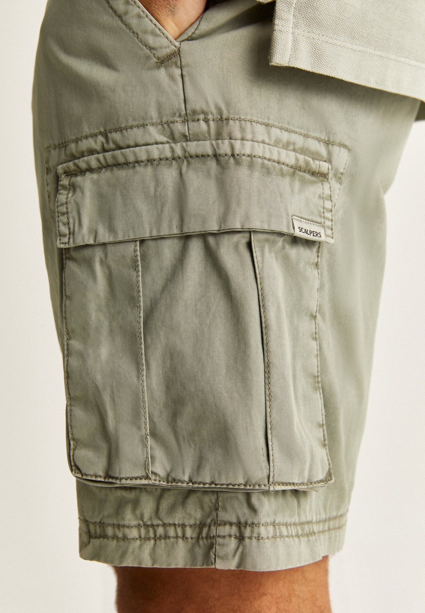 CARGO BERMUDA SHORTS WITH POCKETS