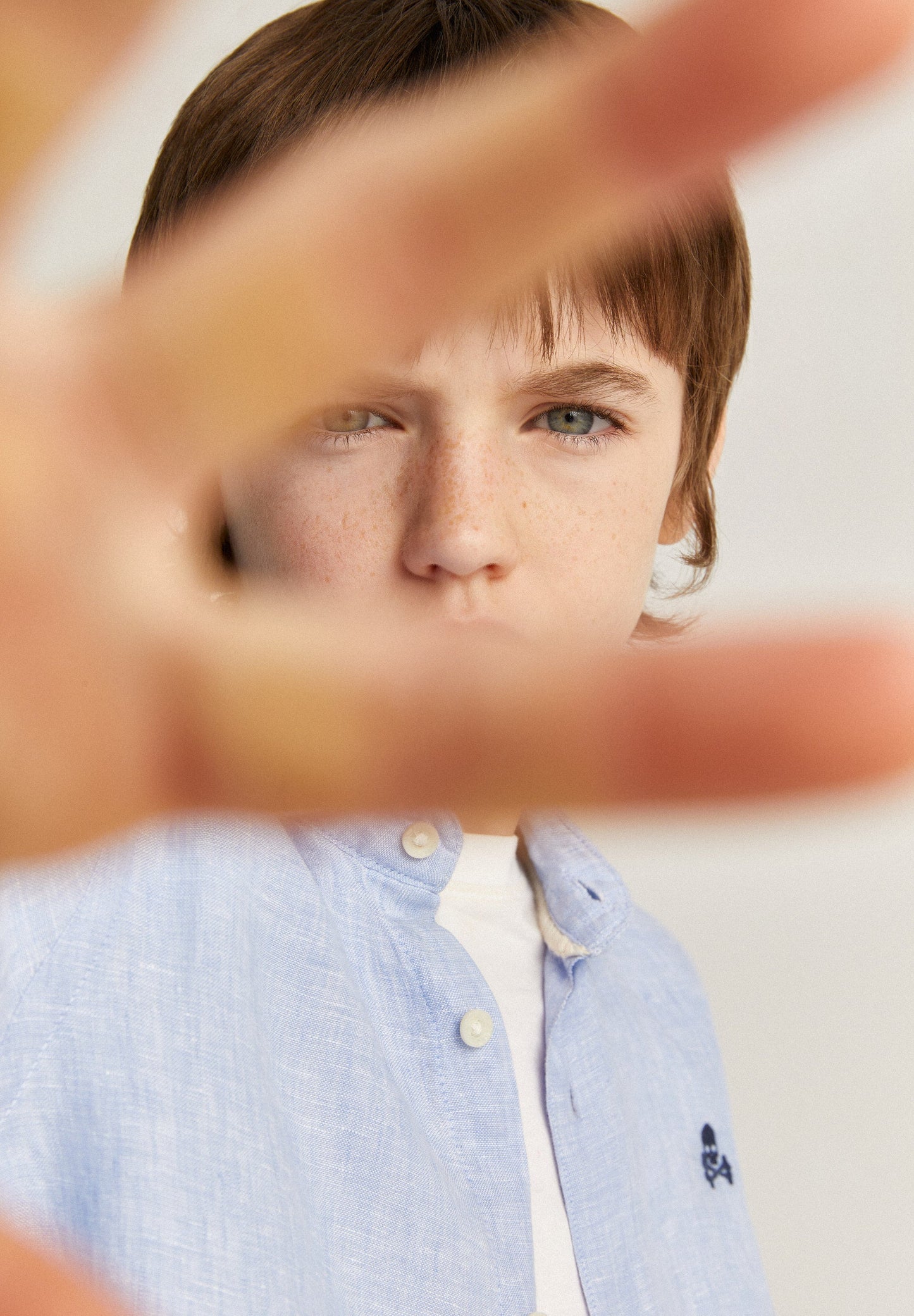 LINEN SHIRT WITH CUTAWAY COLLAR