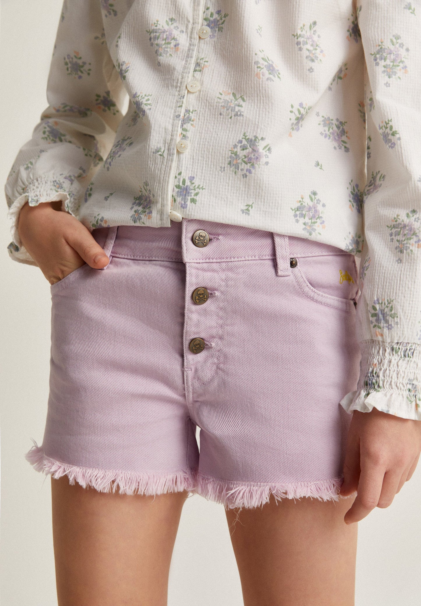 SHORTS WTIH FRAYED HEM