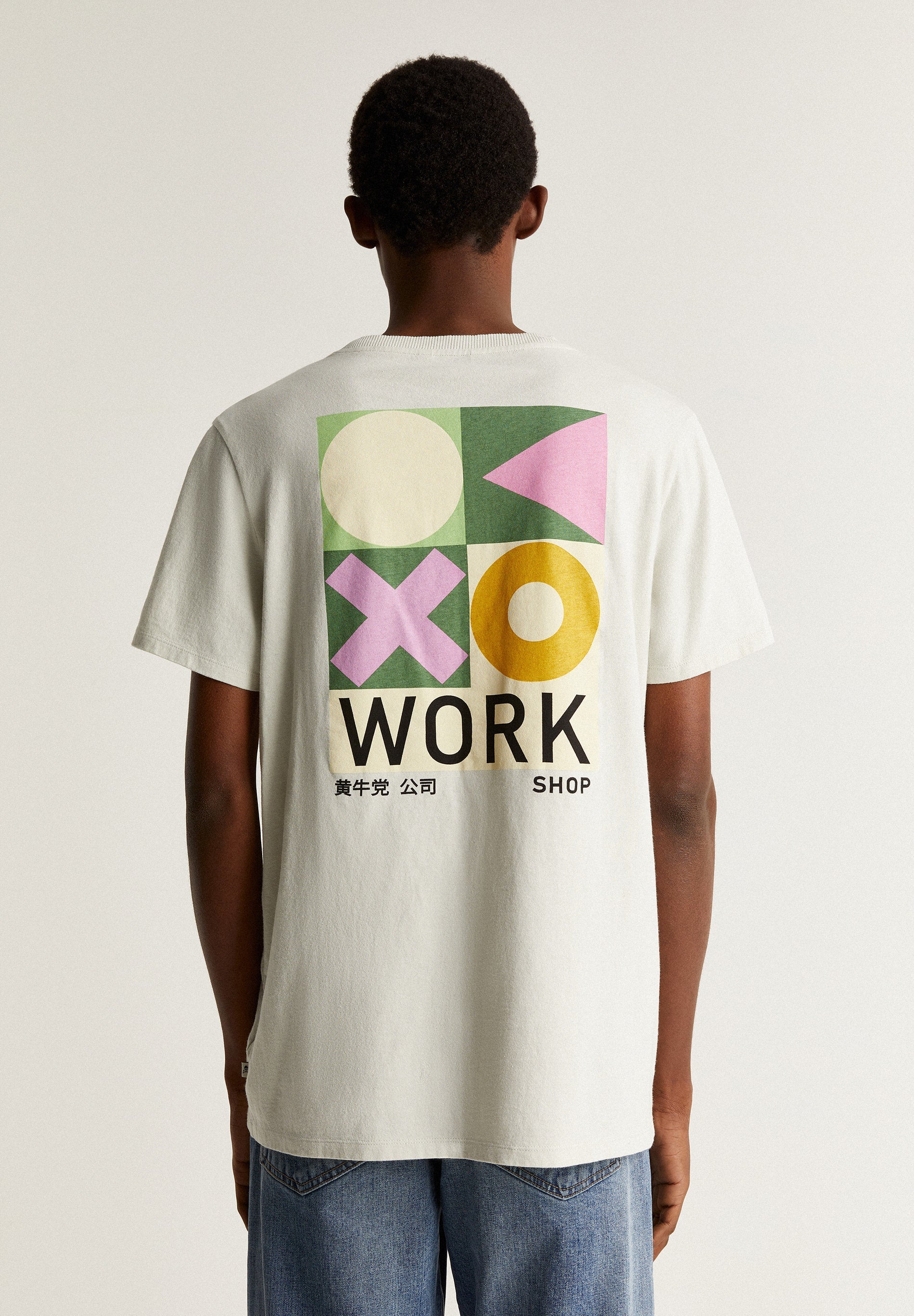 T-SHIRT WITH FLOCKED DETAILS