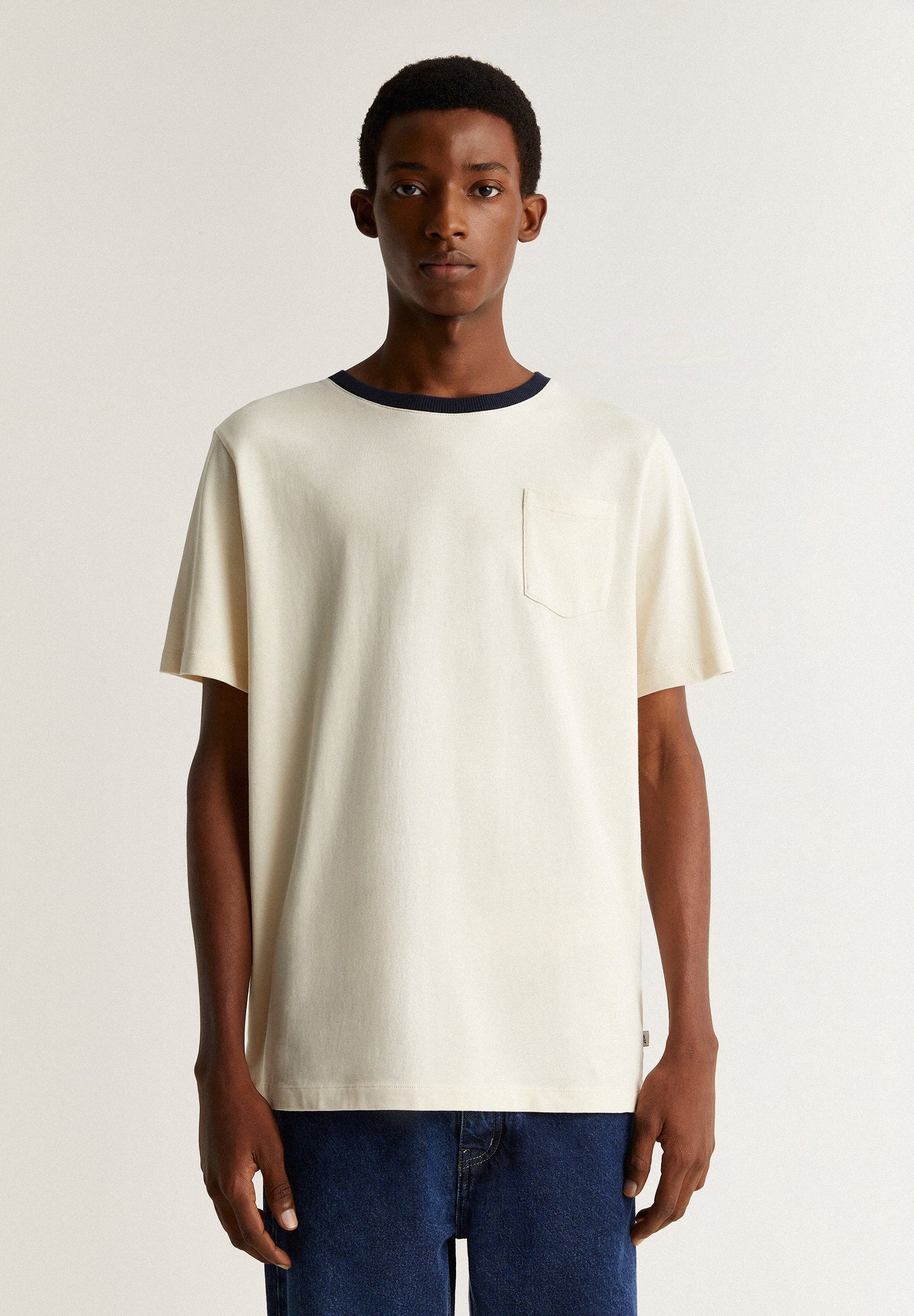 T-SHIRT WITH CONTRAST COLLAR DETAIL