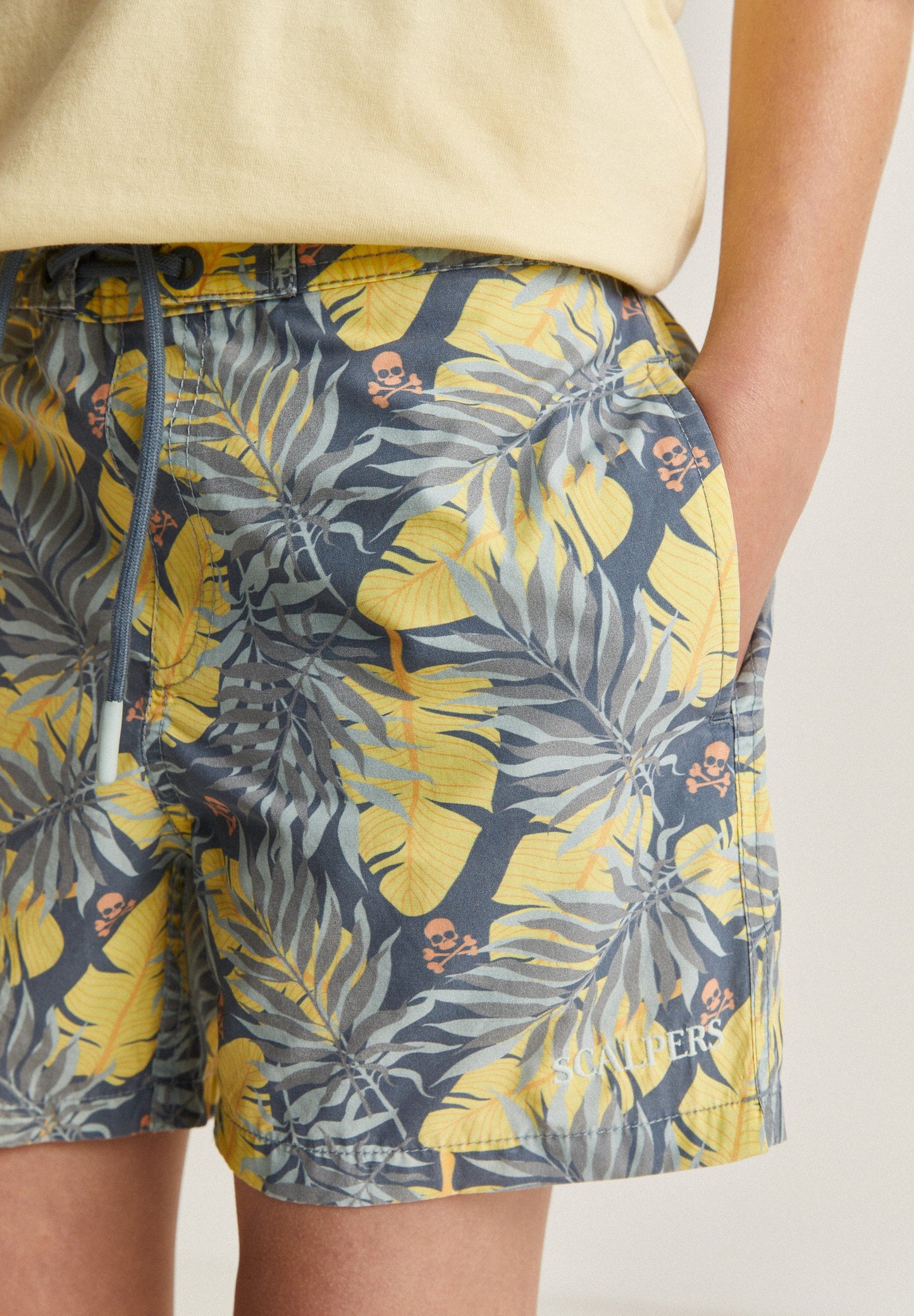 TROPICAL SWIMMING TRUNKS WITH SKULLS
