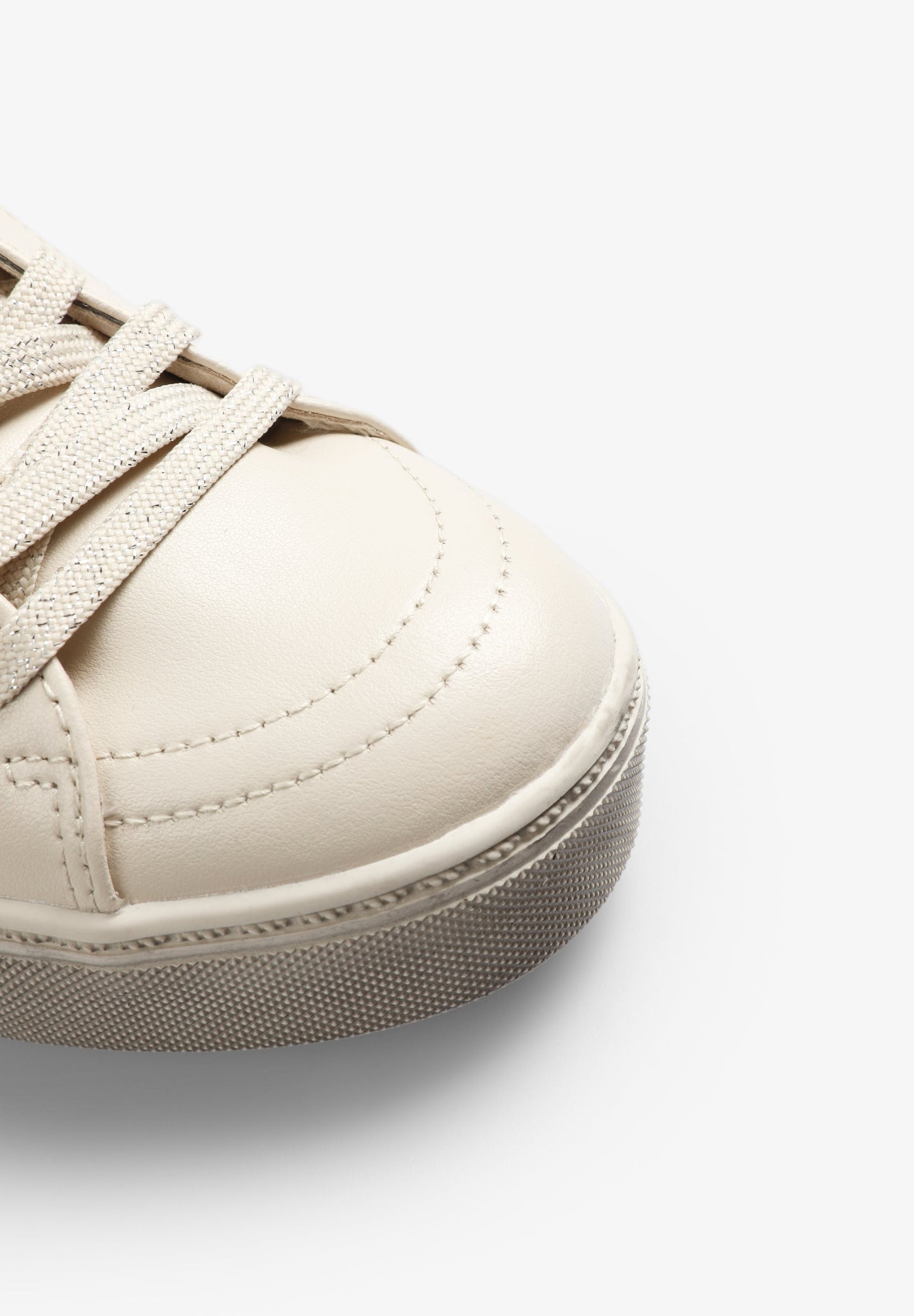 SNEAKERS BOTAS ALTAS TACHUELAS - Scalpers