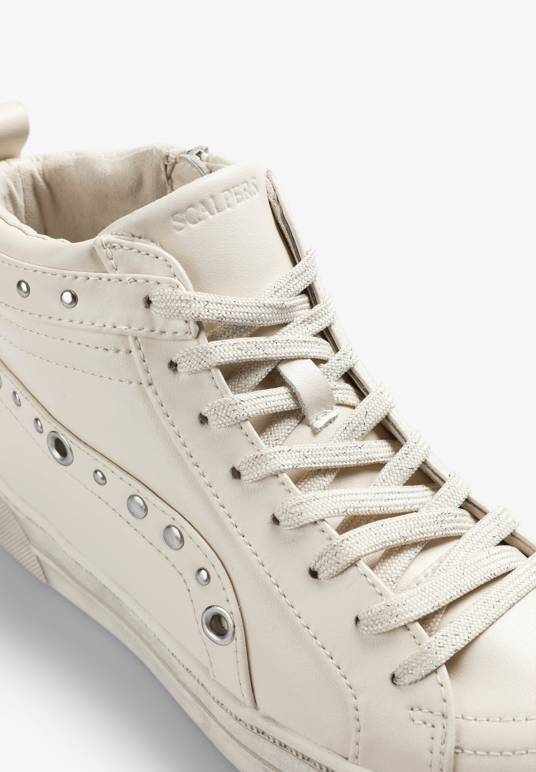 SNEAKERS BOTAS ALTAS TACHUELAS - Scalpers