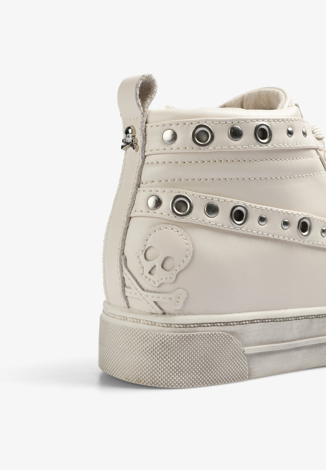 SNEAKERS BOTAS ALTAS TACHUELAS - Scalpers