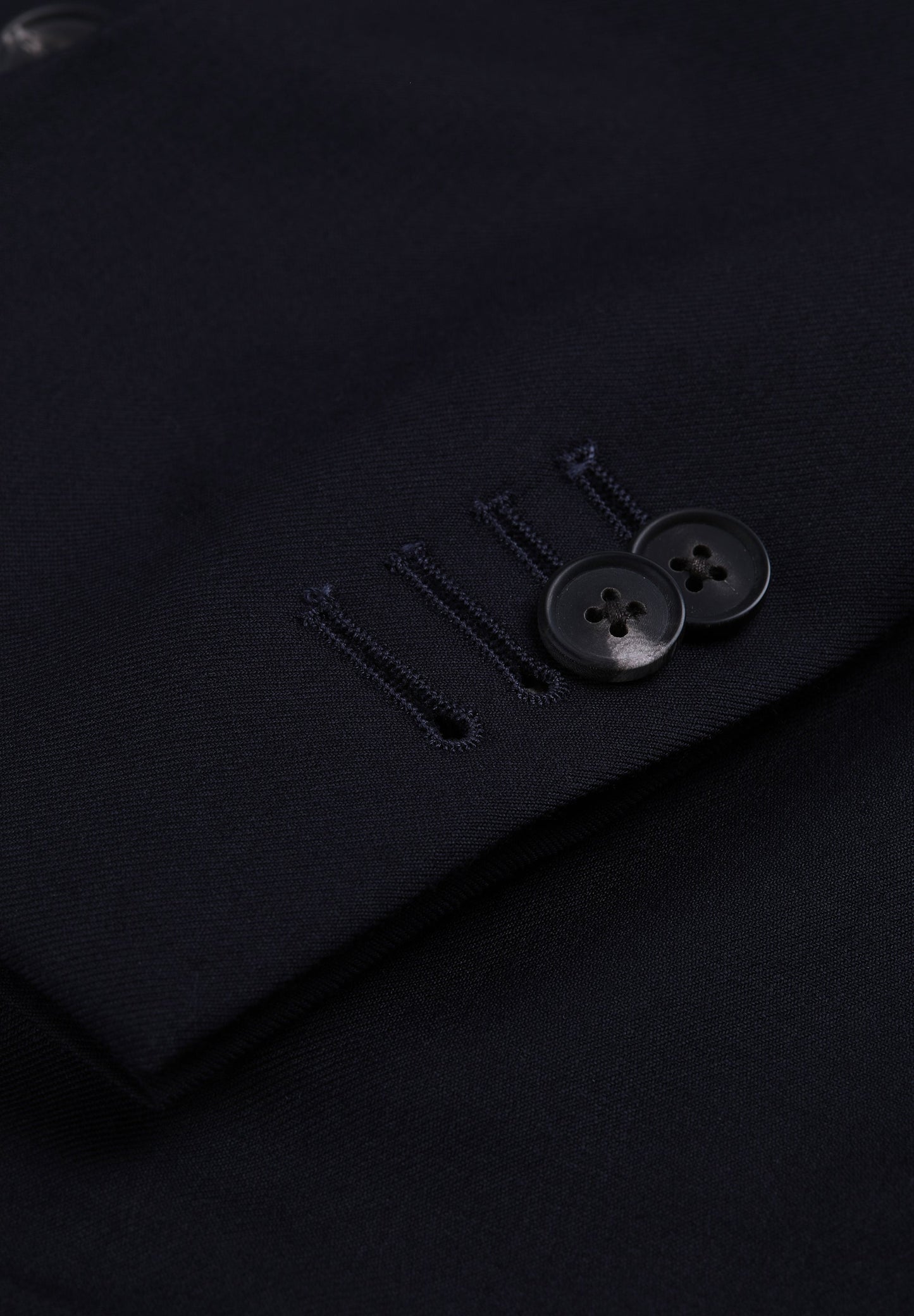 NAVY BLUE DOUBLE-BREASTED SUIT