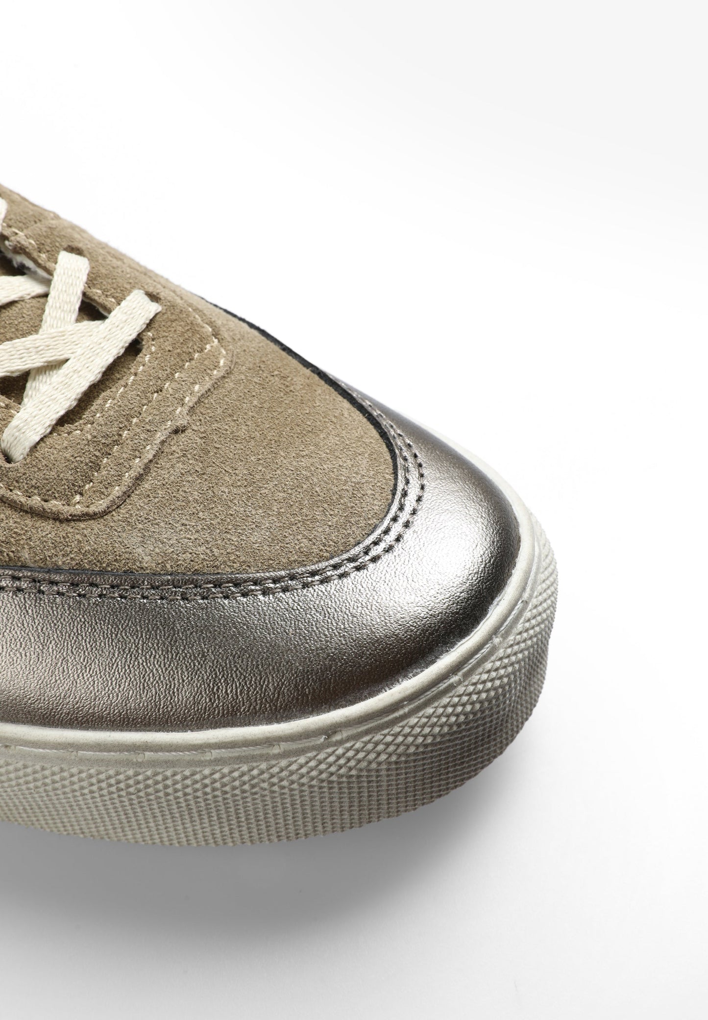 HIGH-TOP SNEAKERS WITH METALLIC DETAILS