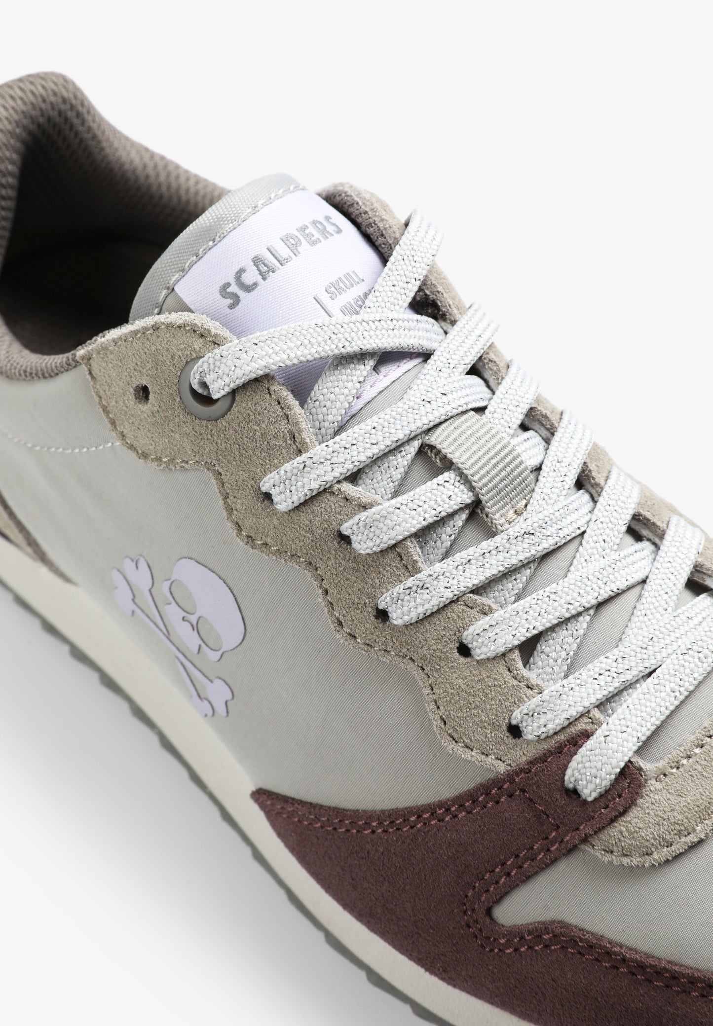 SNEAKERS WITH SKULL INSIGNIA