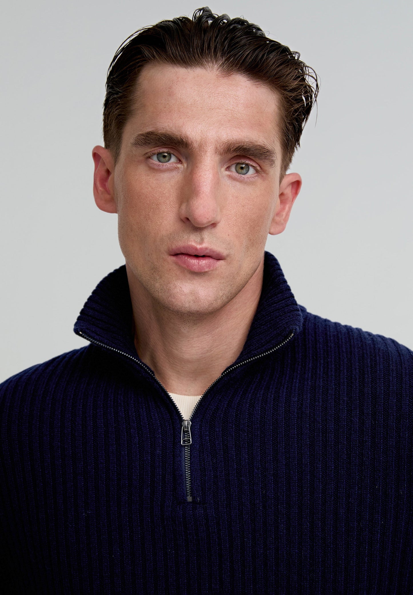 PREMIUM RIBBED SWEATER WITH ZIP