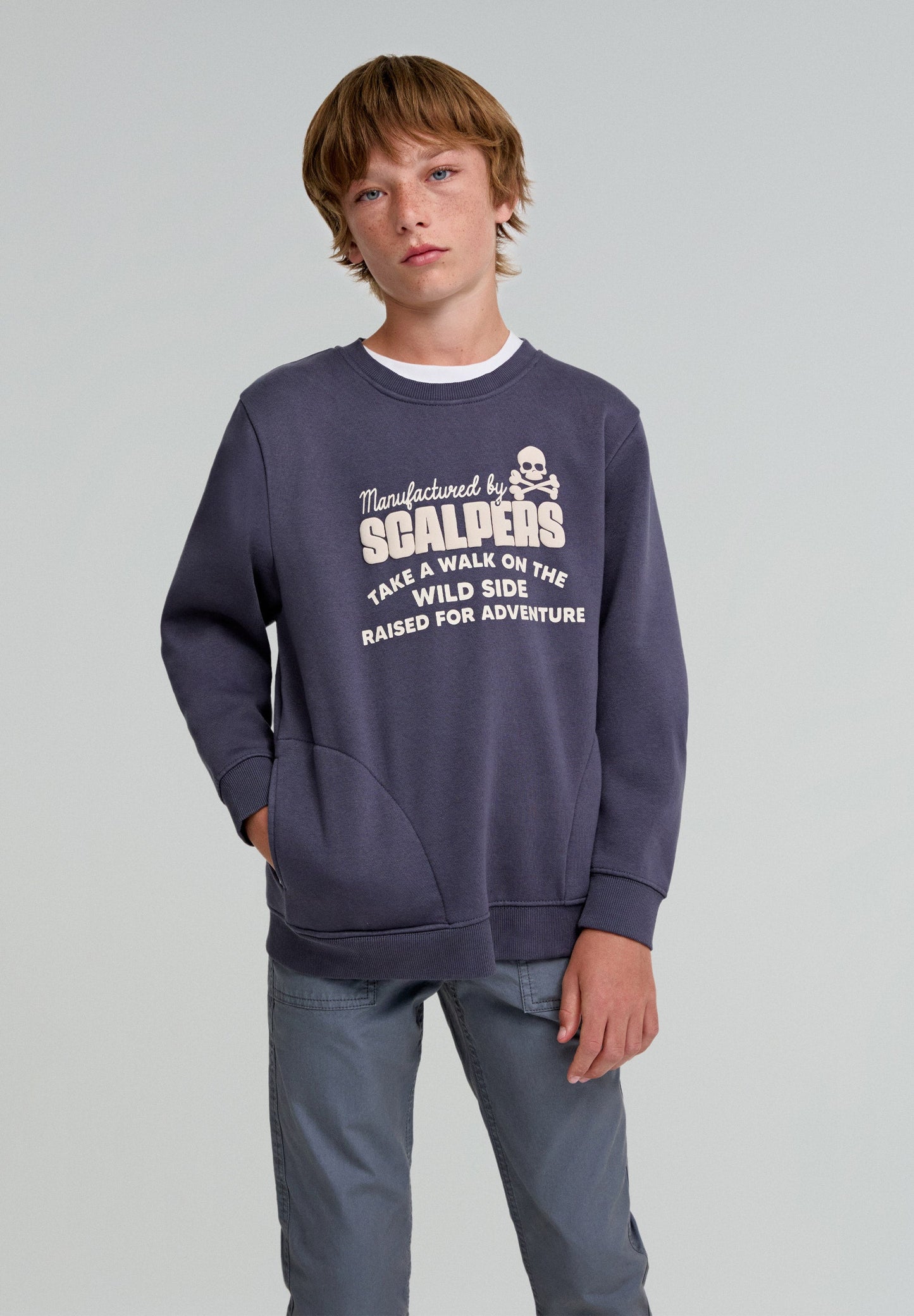 SWEATSHIRT WITH POCKETS AND RAISED LOGO