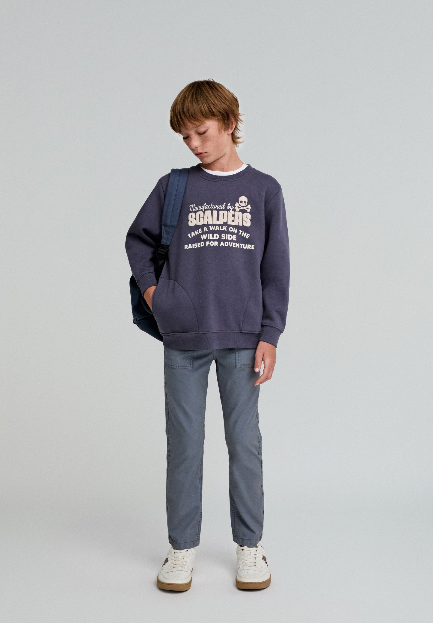 SWEATSHIRT WITH POCKETS AND RAISED LOGO