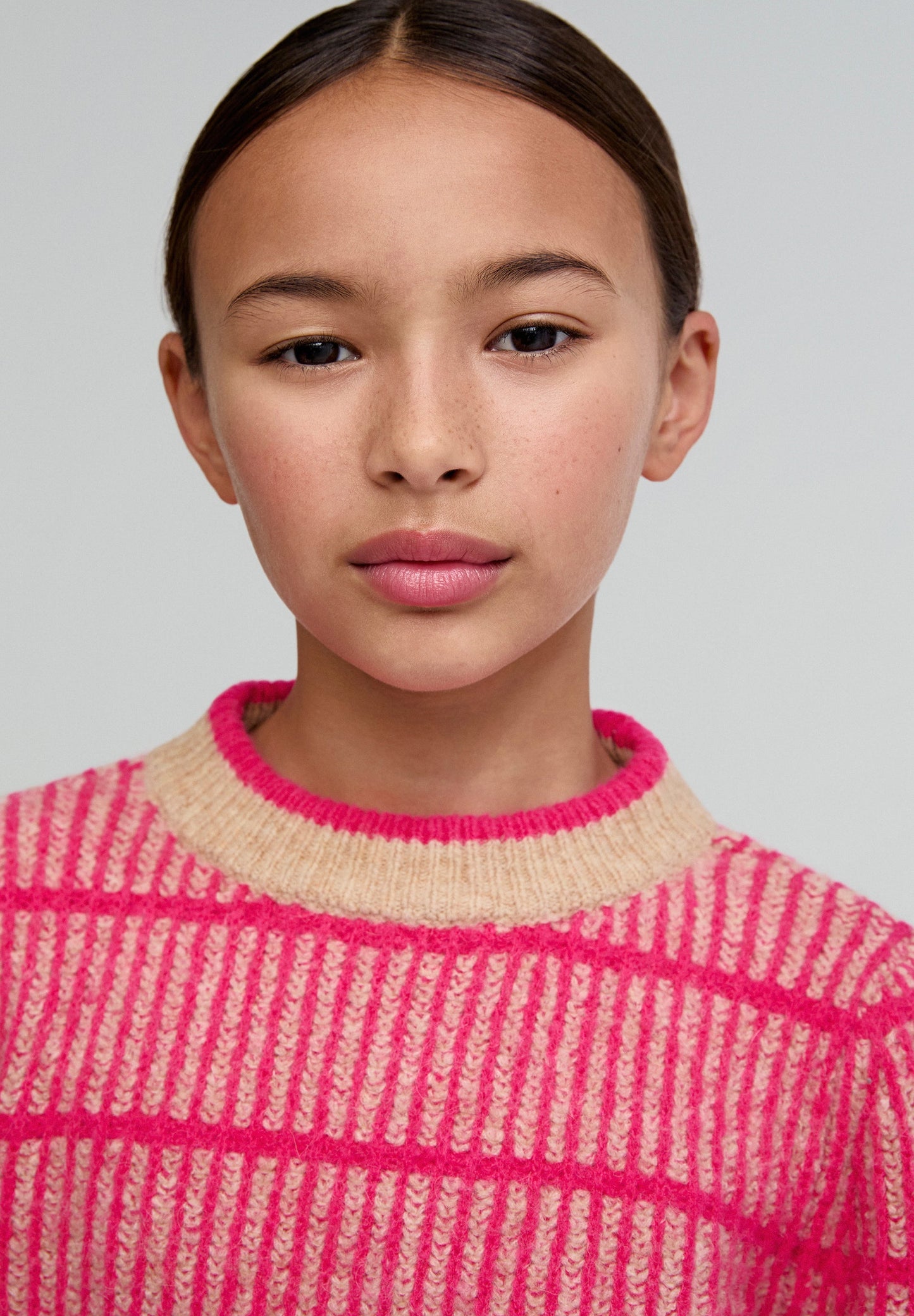 TWO-TONE STRIPE KNIT VEST