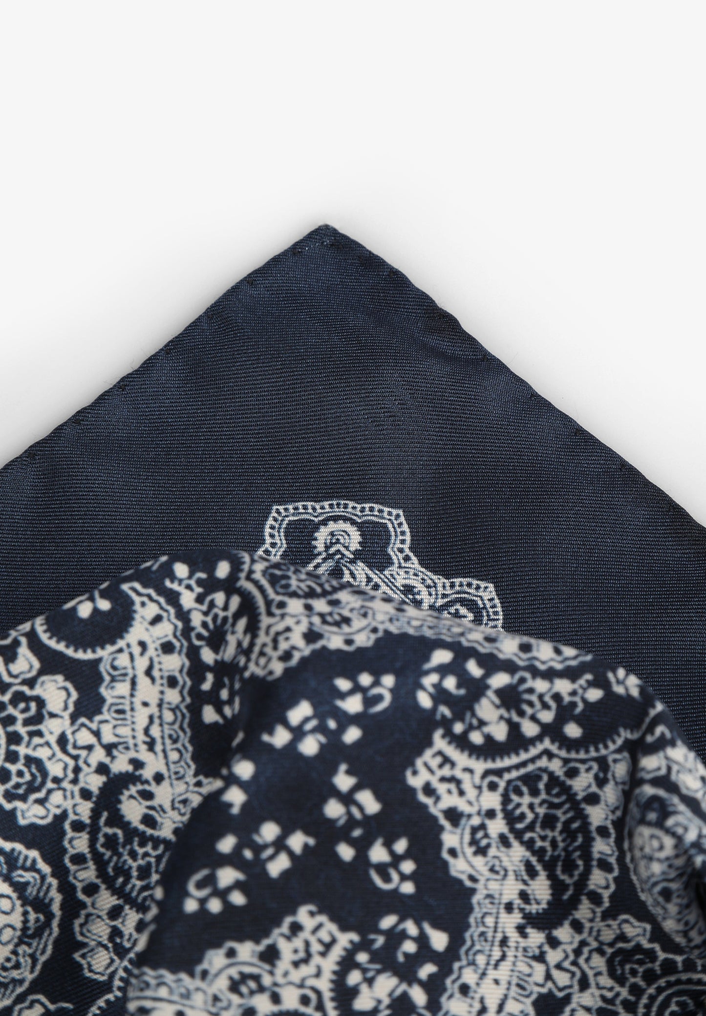 CONTRAST PAISLEY PRINT POCKET SQUARE