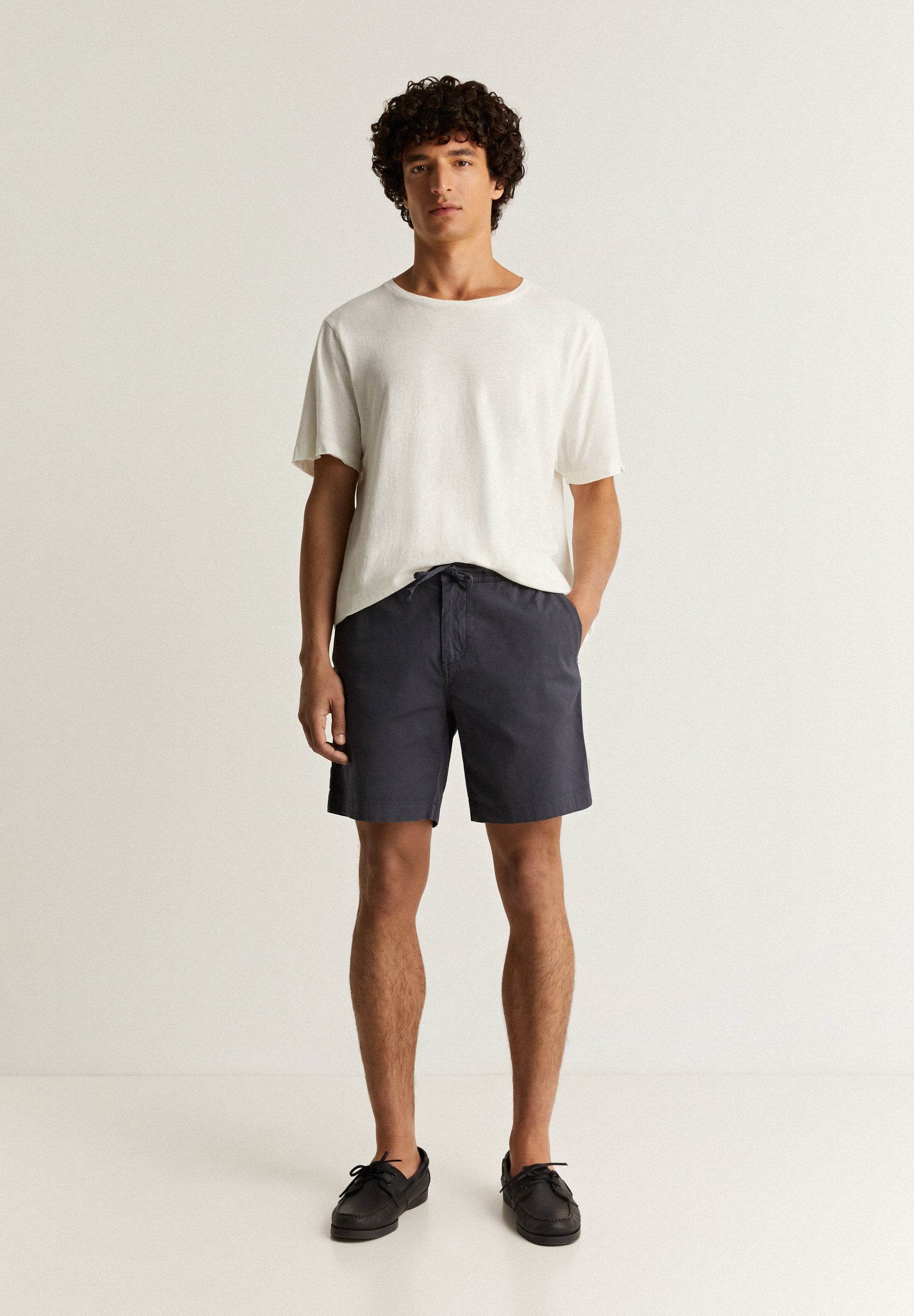 BERMUDA SHORTS WITH DRAWSTRING