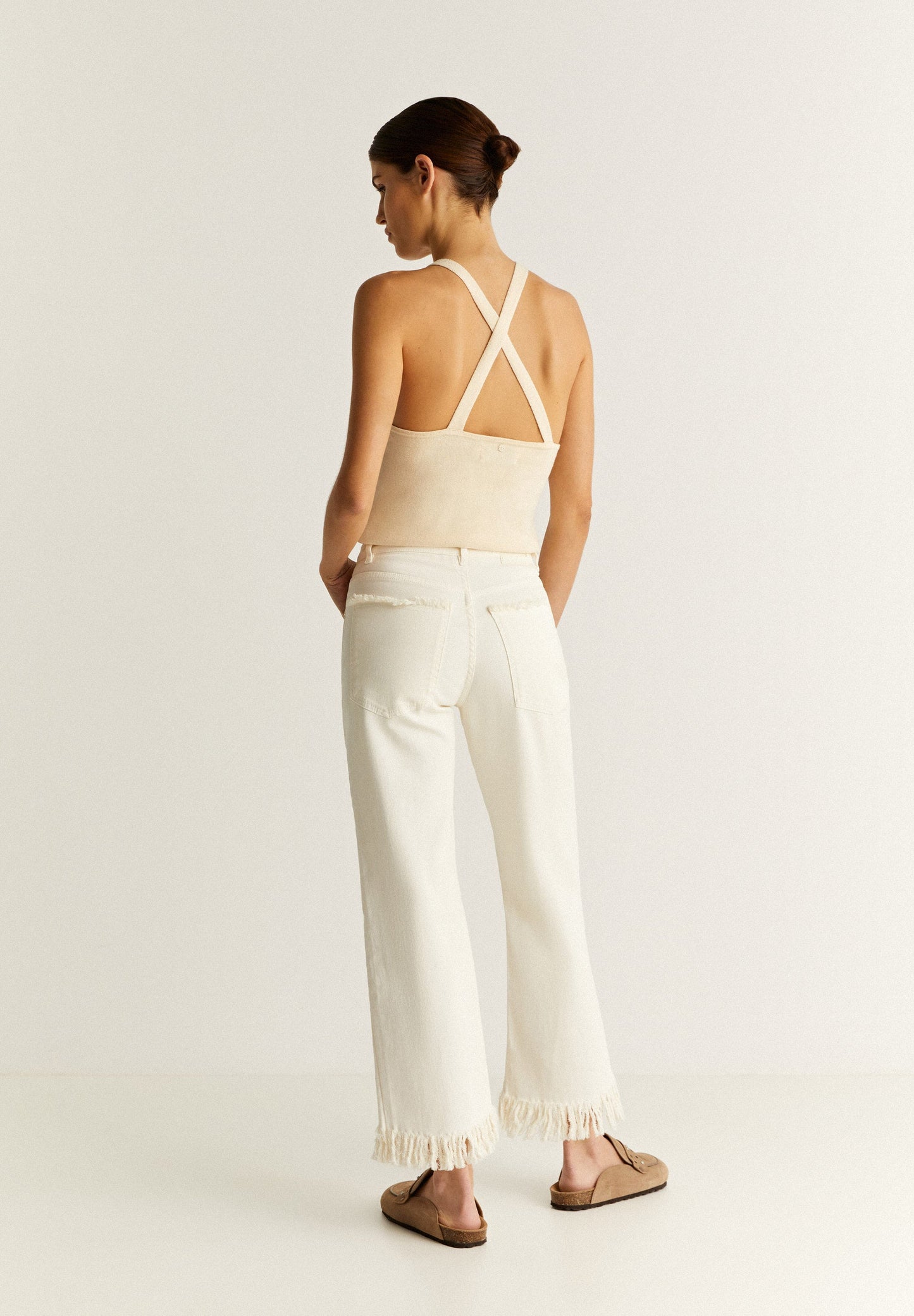 JEANS WITH FRAYED HEM