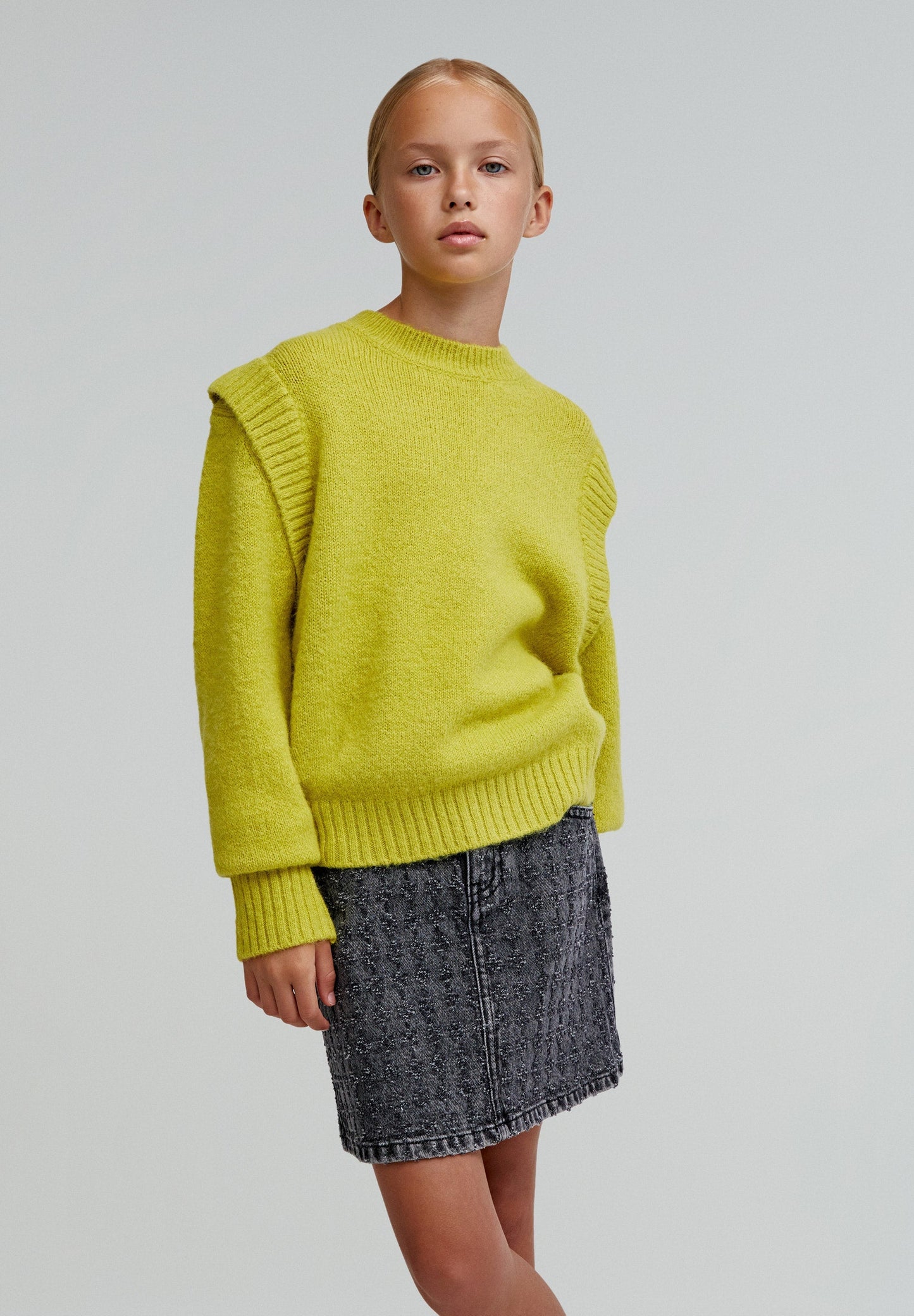 SWEATER WITH DETAIL ON SHOULDERS