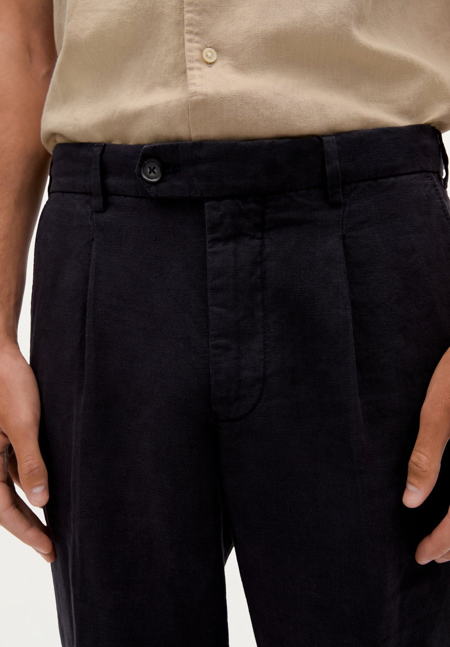 LINEN TROUSERS WITH DARTS