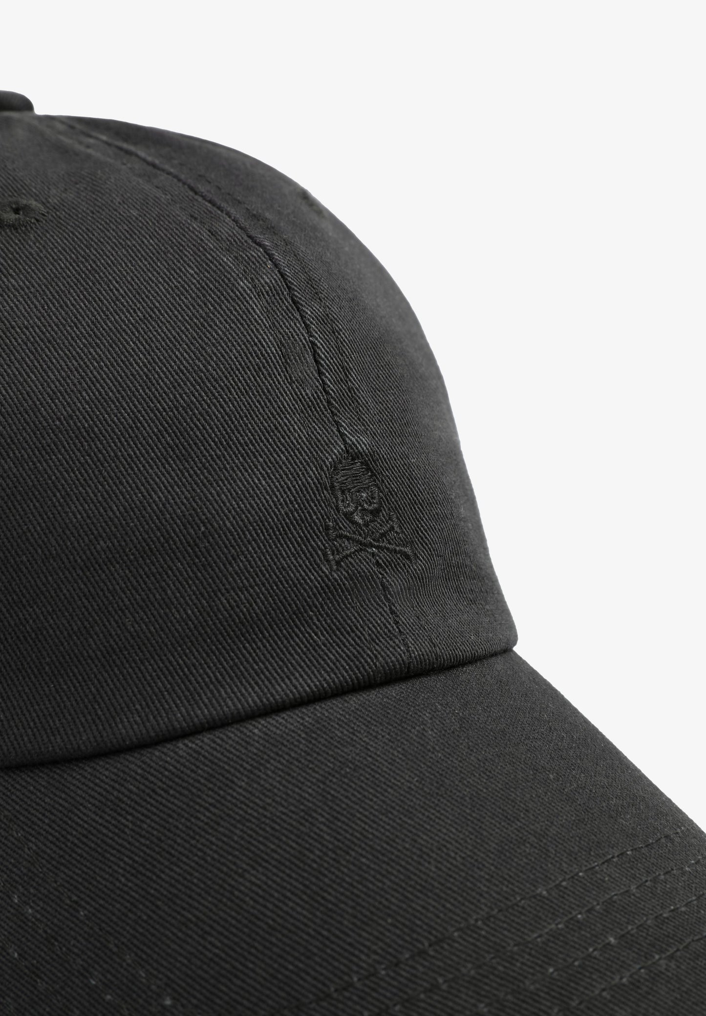 MATCHING CAP WITH SKULL