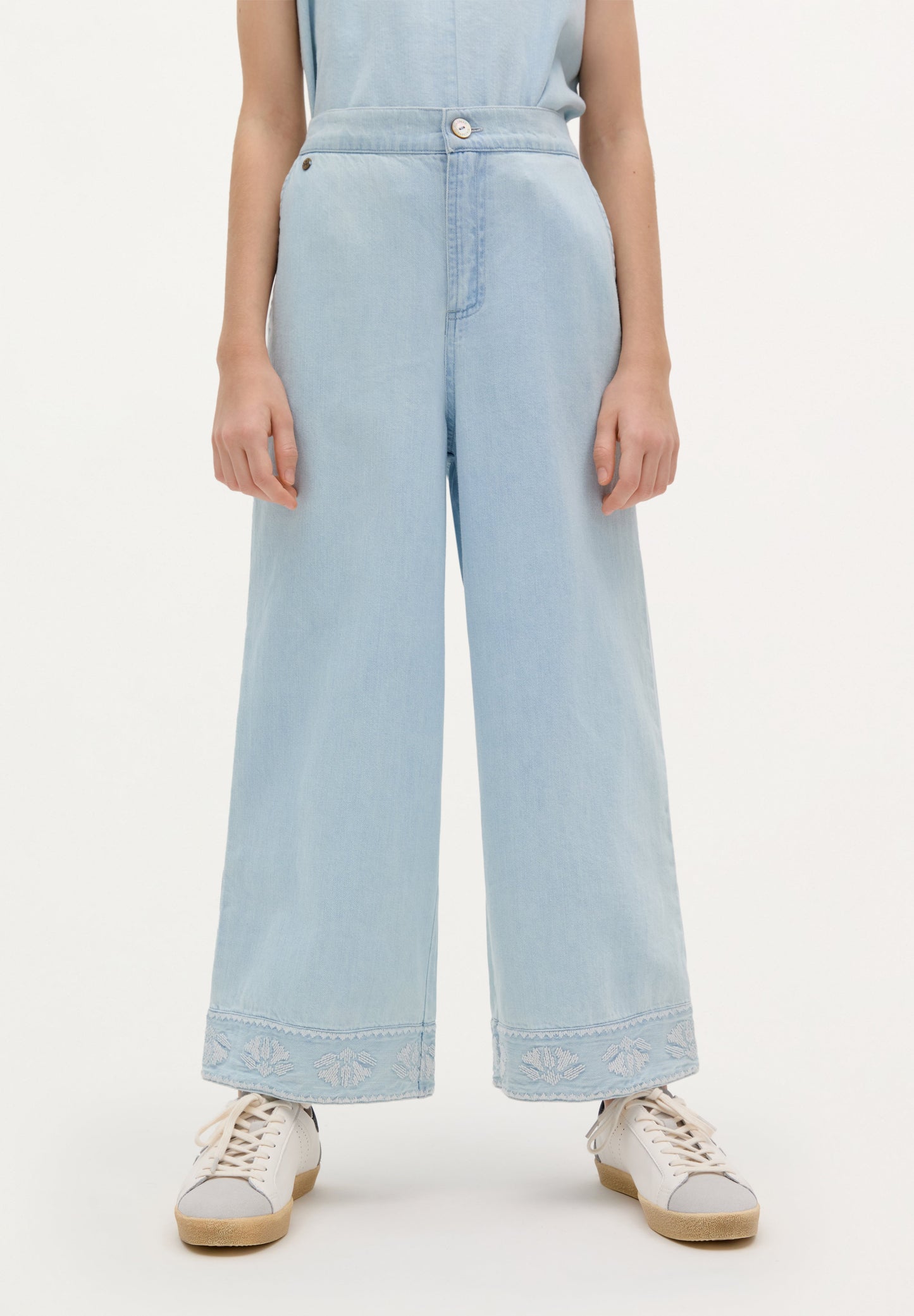 TROUSERS WITH EMBROIDERED DETAILS