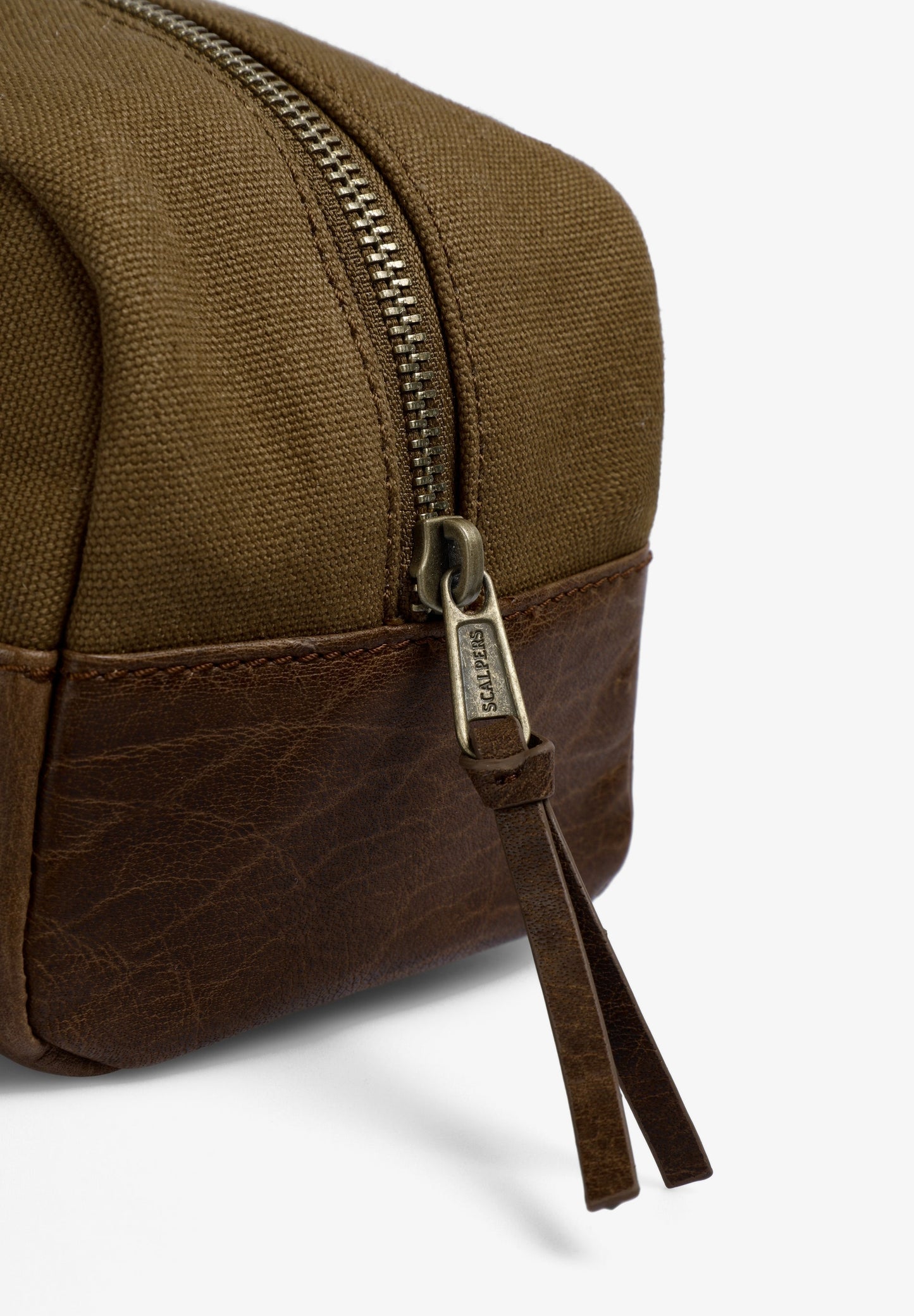 LEATHER TRAVEL TOILETRY BAG