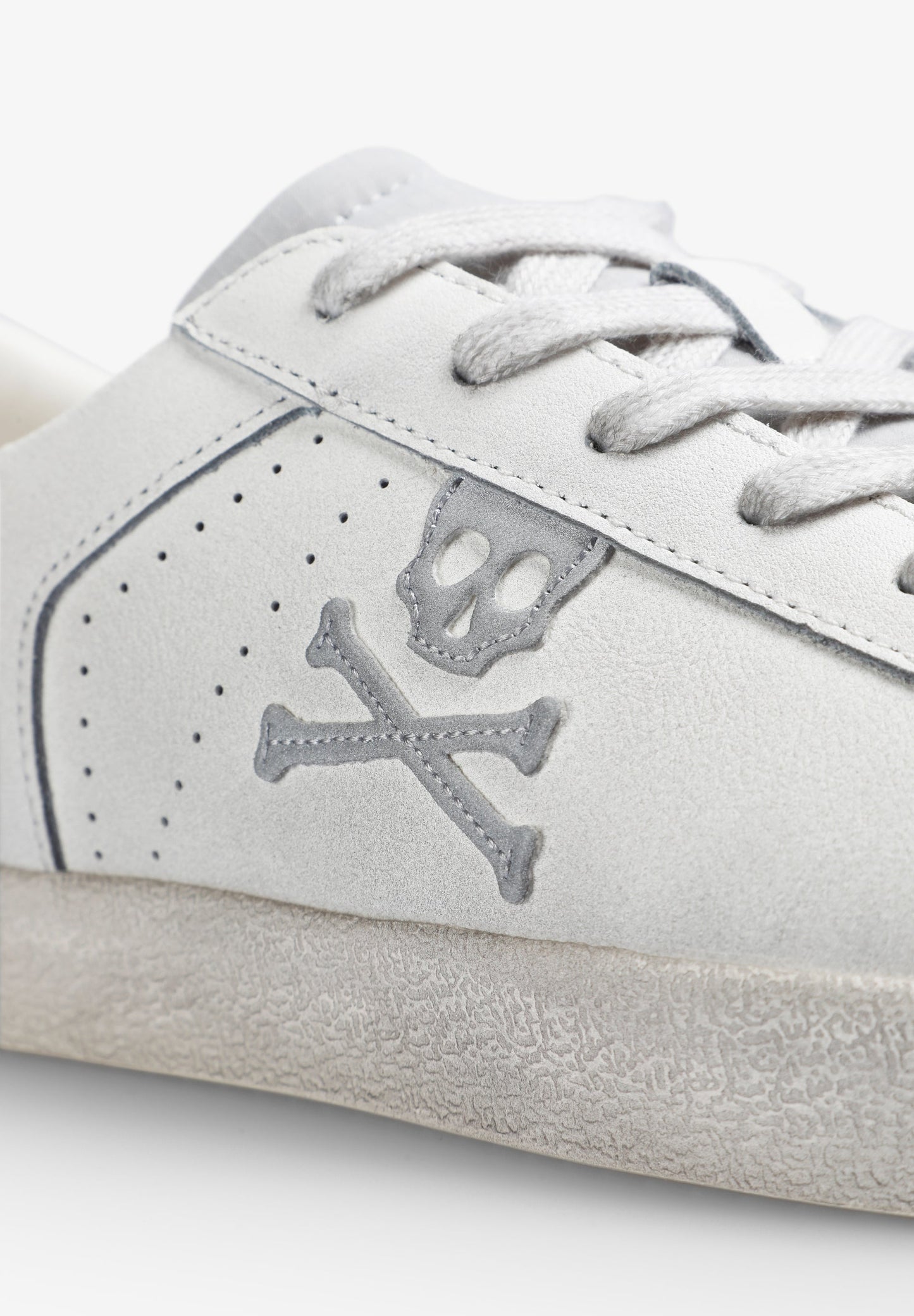LOW TOP SNEAKERS WITH SIDE SKULL