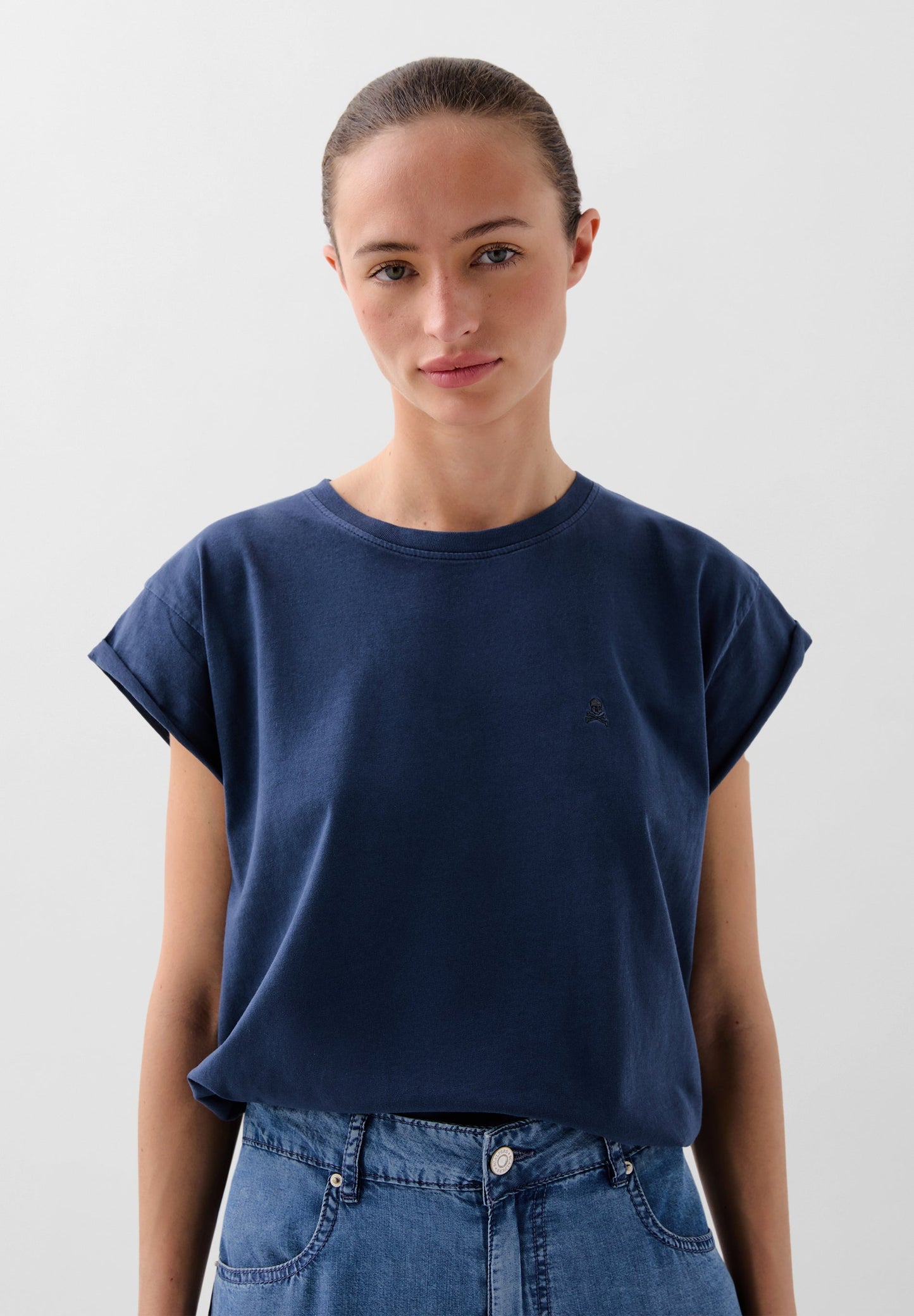 T-SHIRT WITH MATCHING EMBROIDERED SKULL