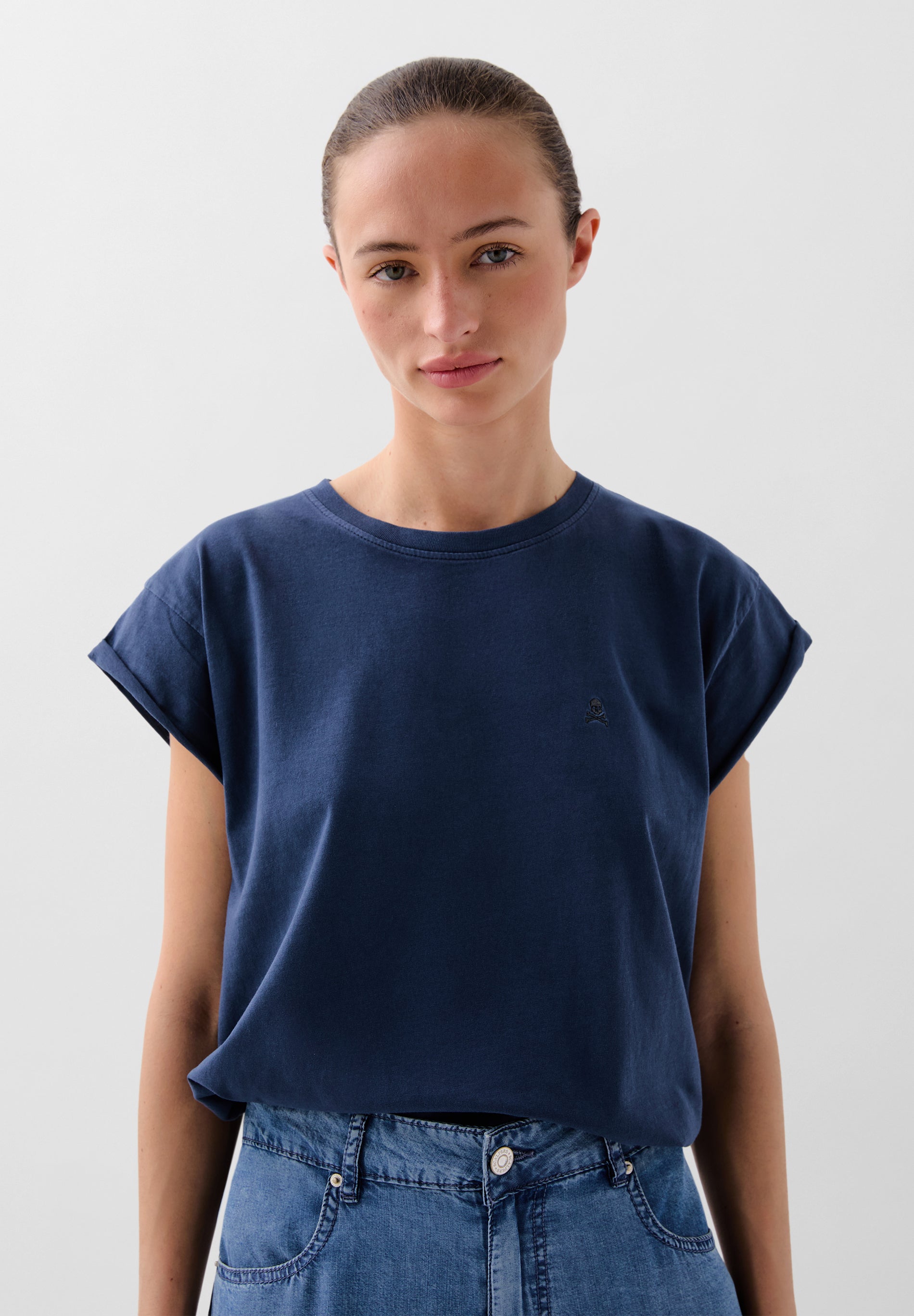 T-SHIRT WITH MATCHING EMBROIDERED SKULL