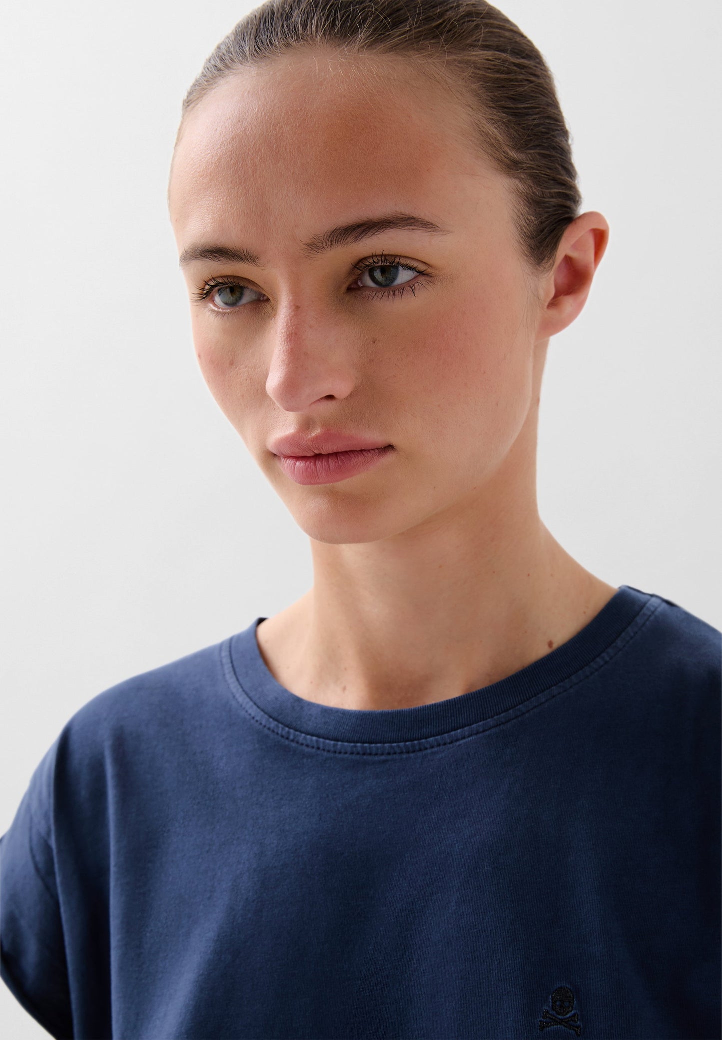 T-SHIRT WITH MATCHING EMBROIDERED SKULL