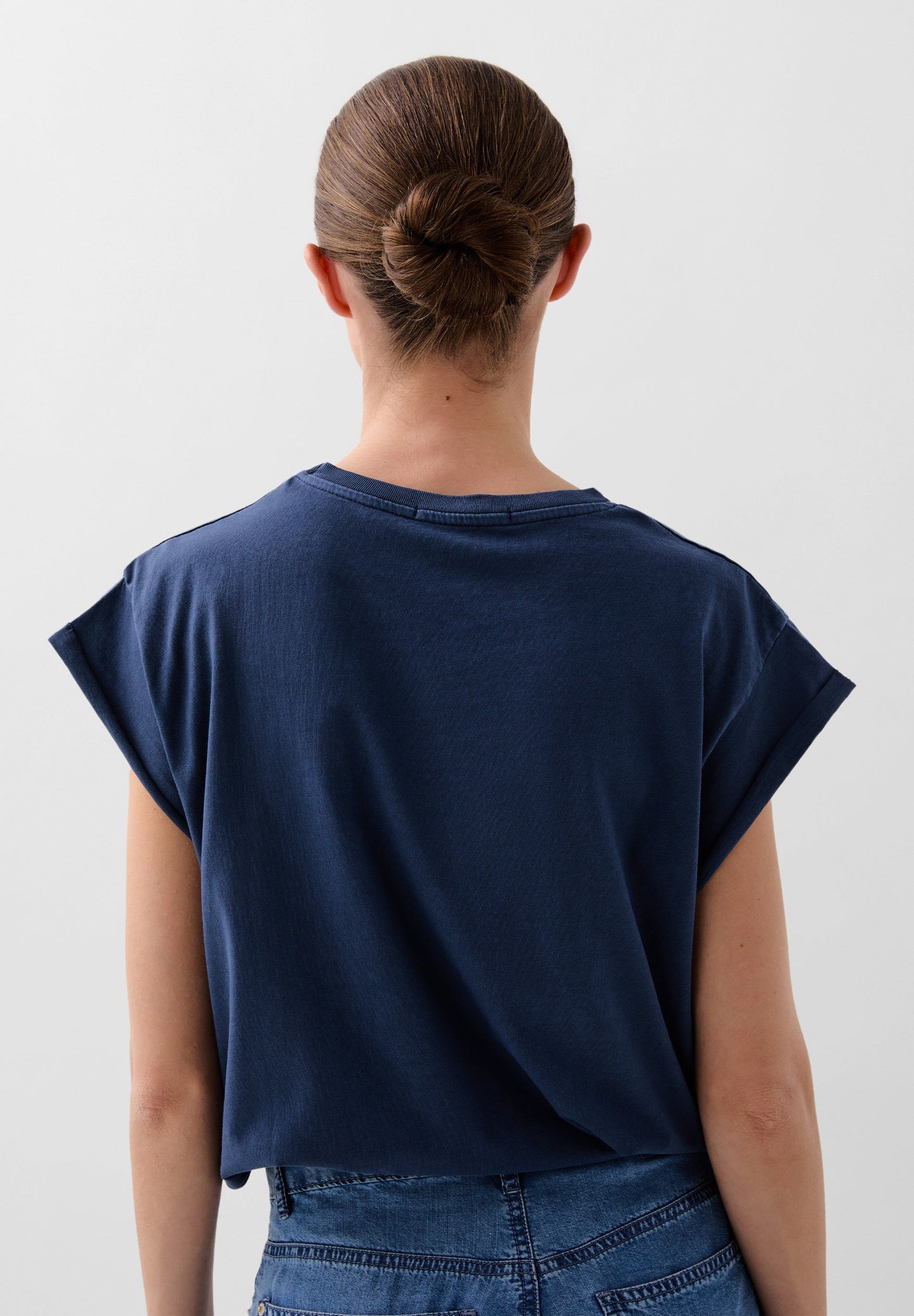 T-SHIRT WITH MATCHING EMBROIDERED SKULL